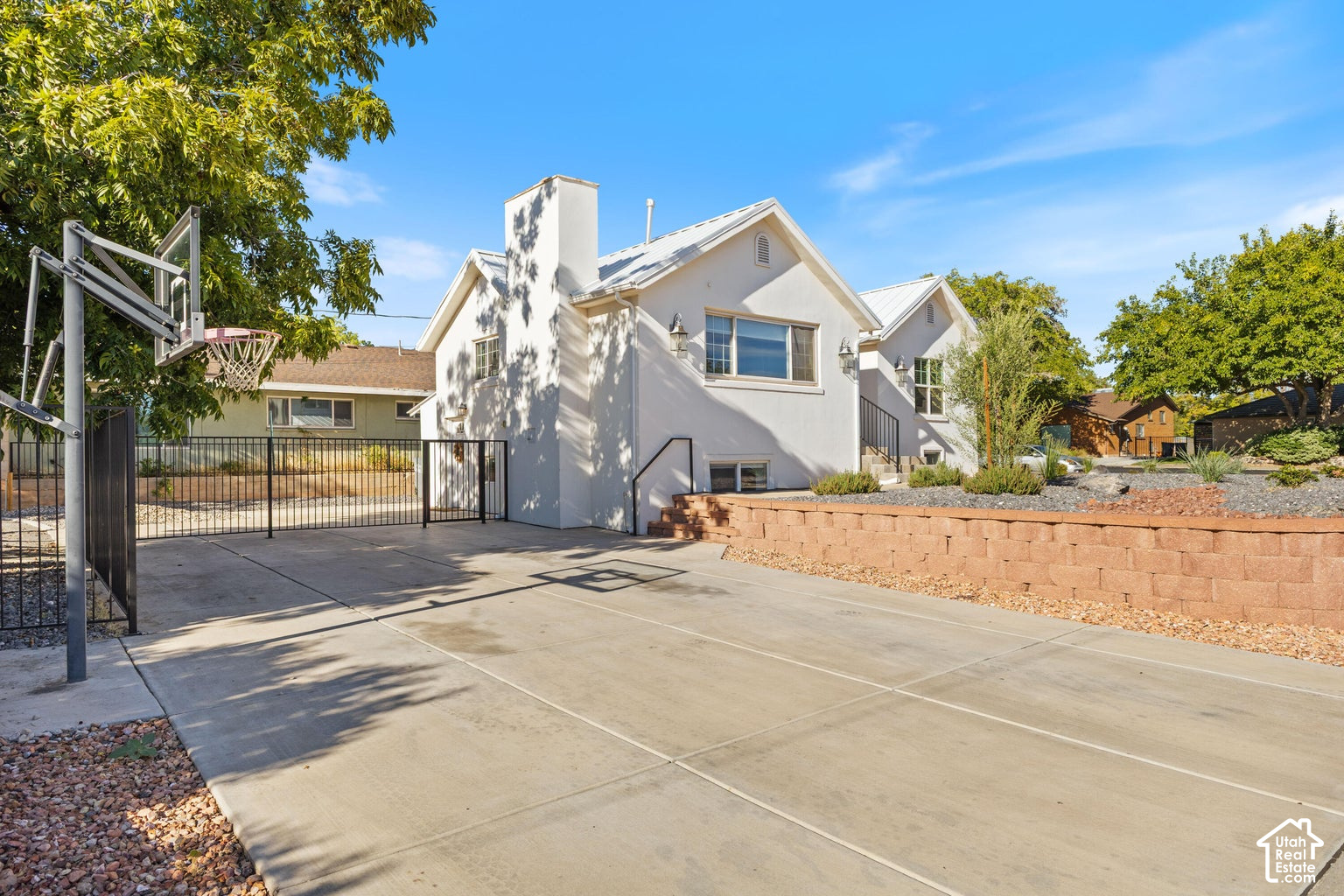 main property photo 33