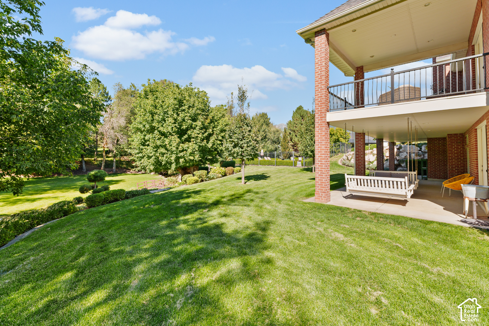 main property photo 11