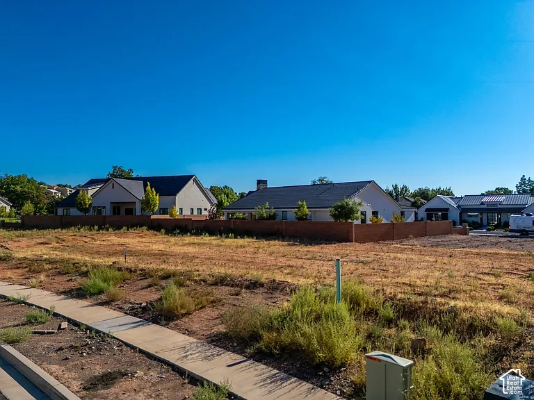 main property photo 16
