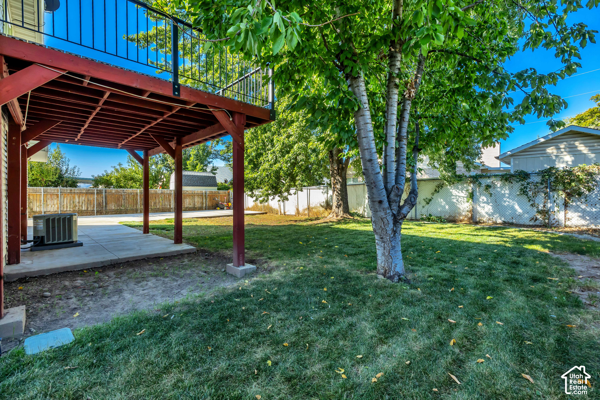 main property photo 32
