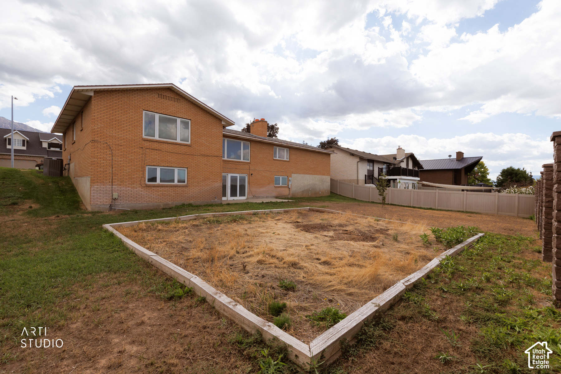 main property photo 28