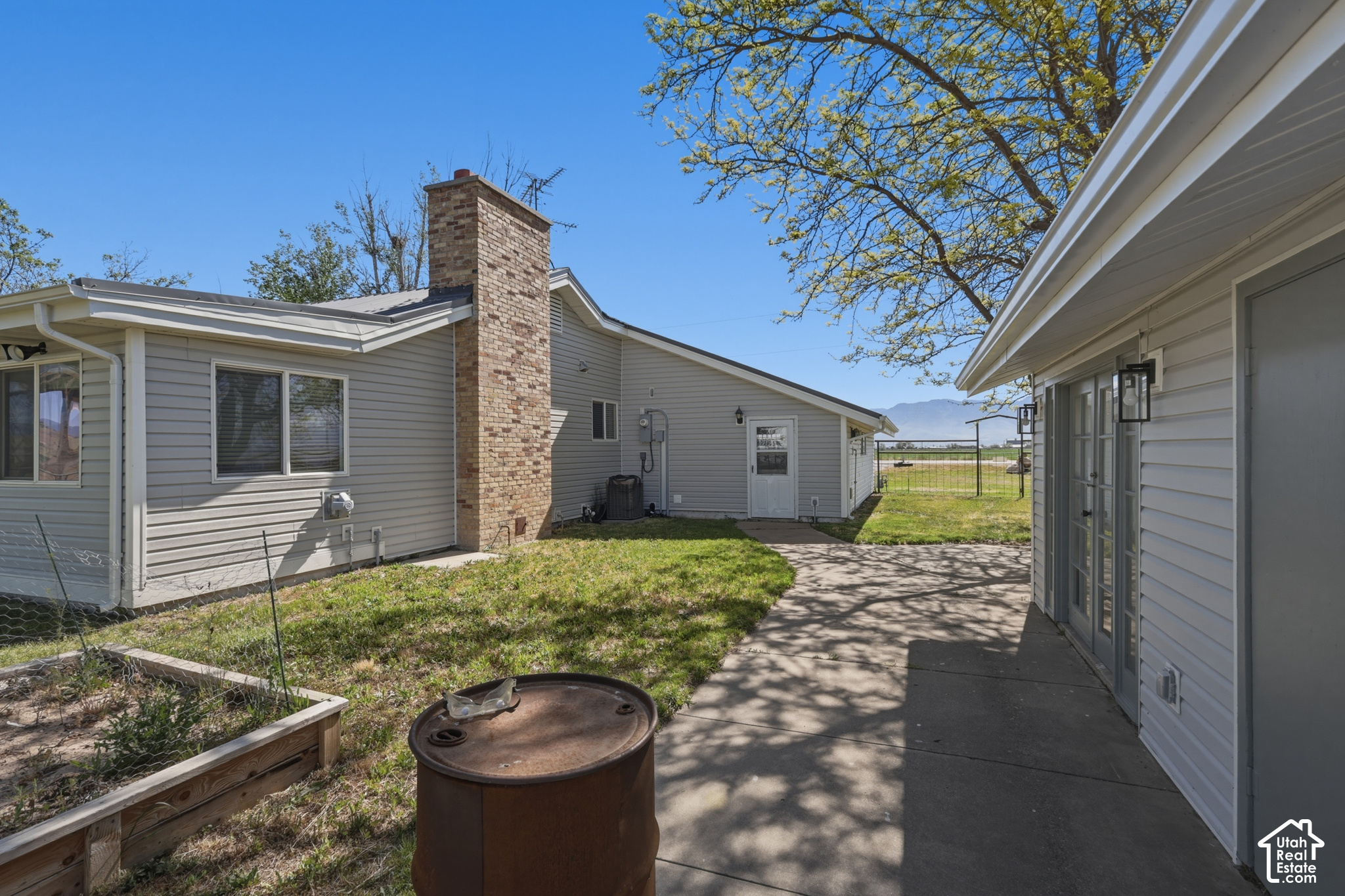 main property photo 43