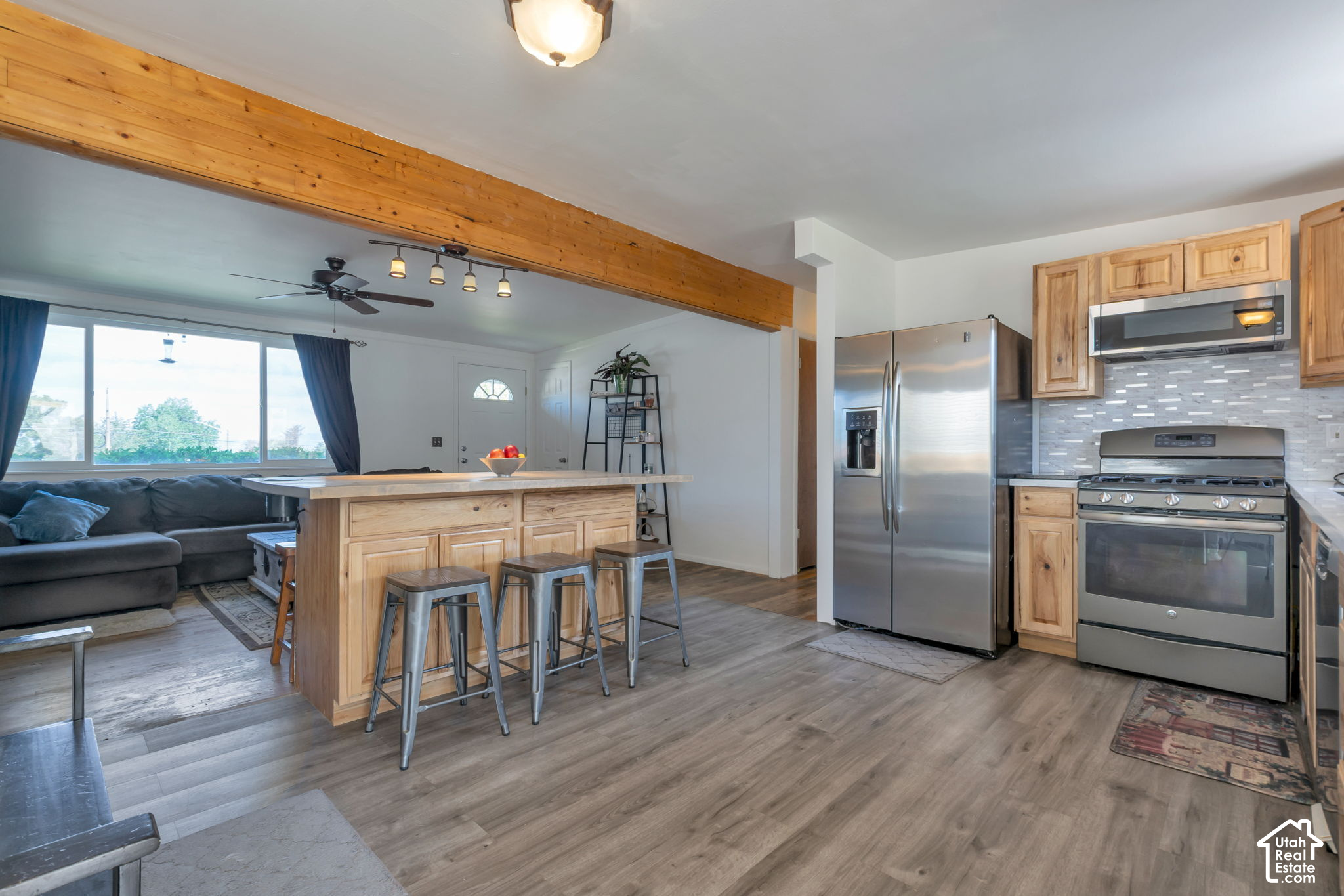 main property photo 6
