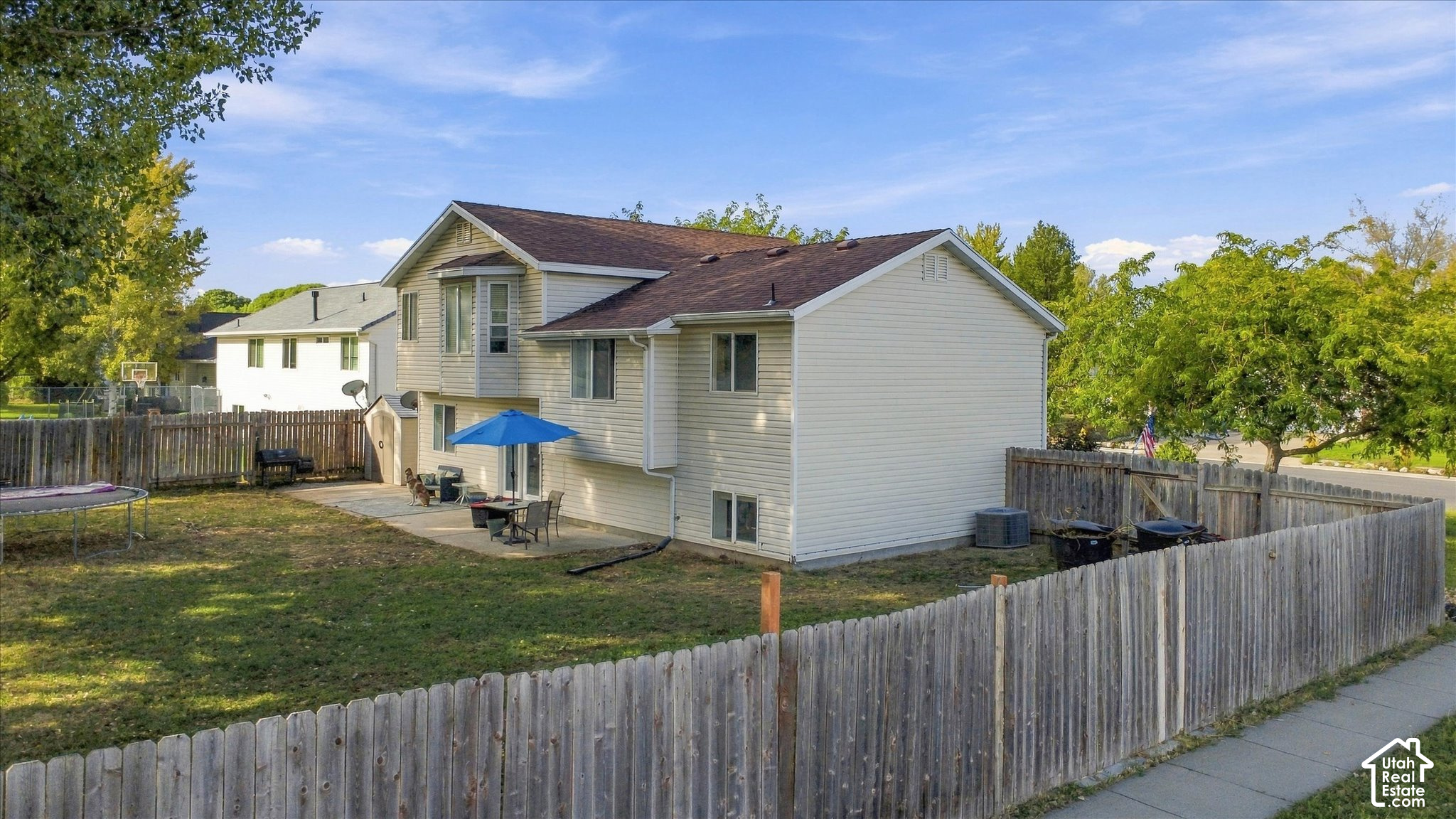 main property photo 28