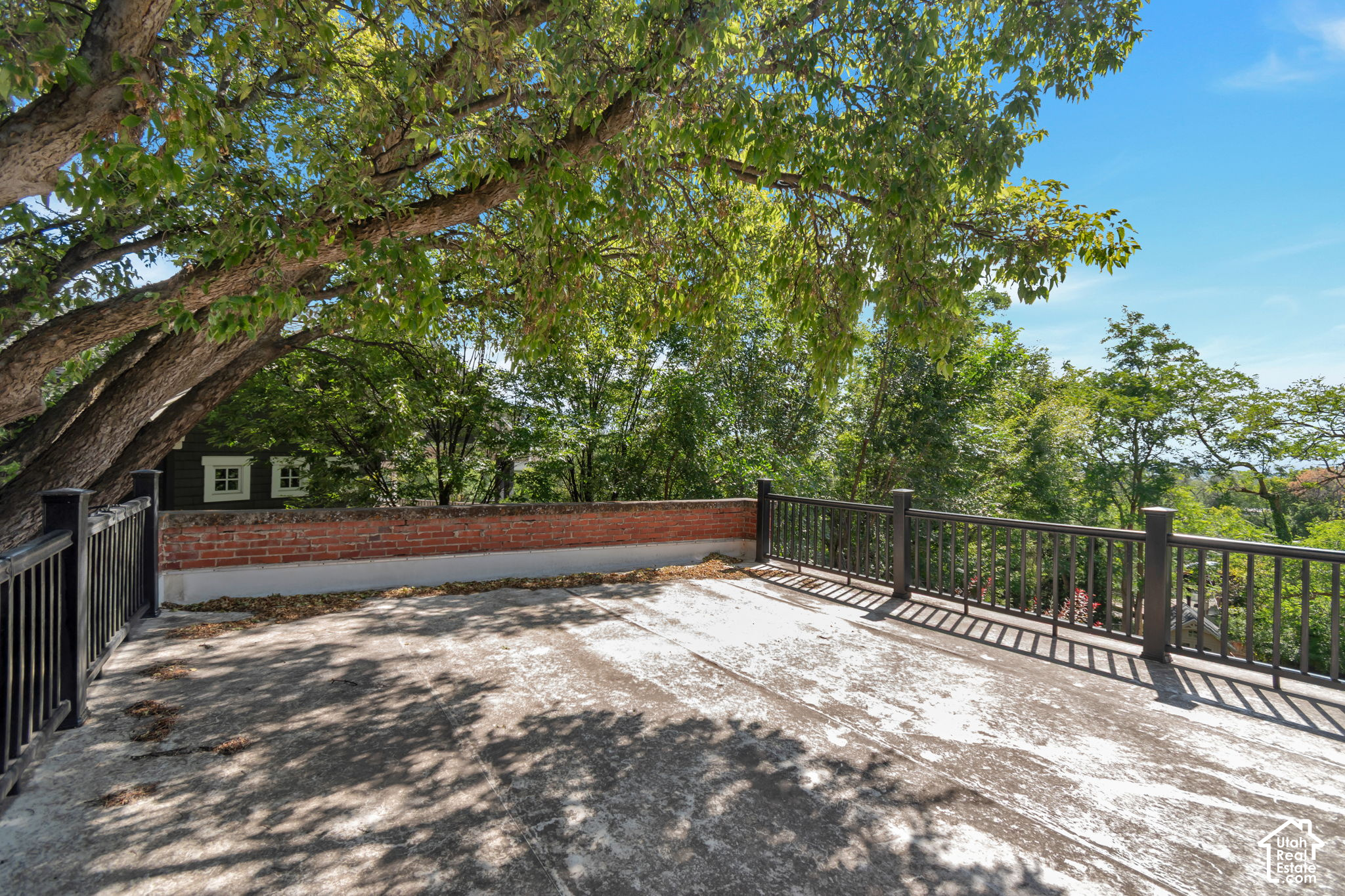 main property photo 9