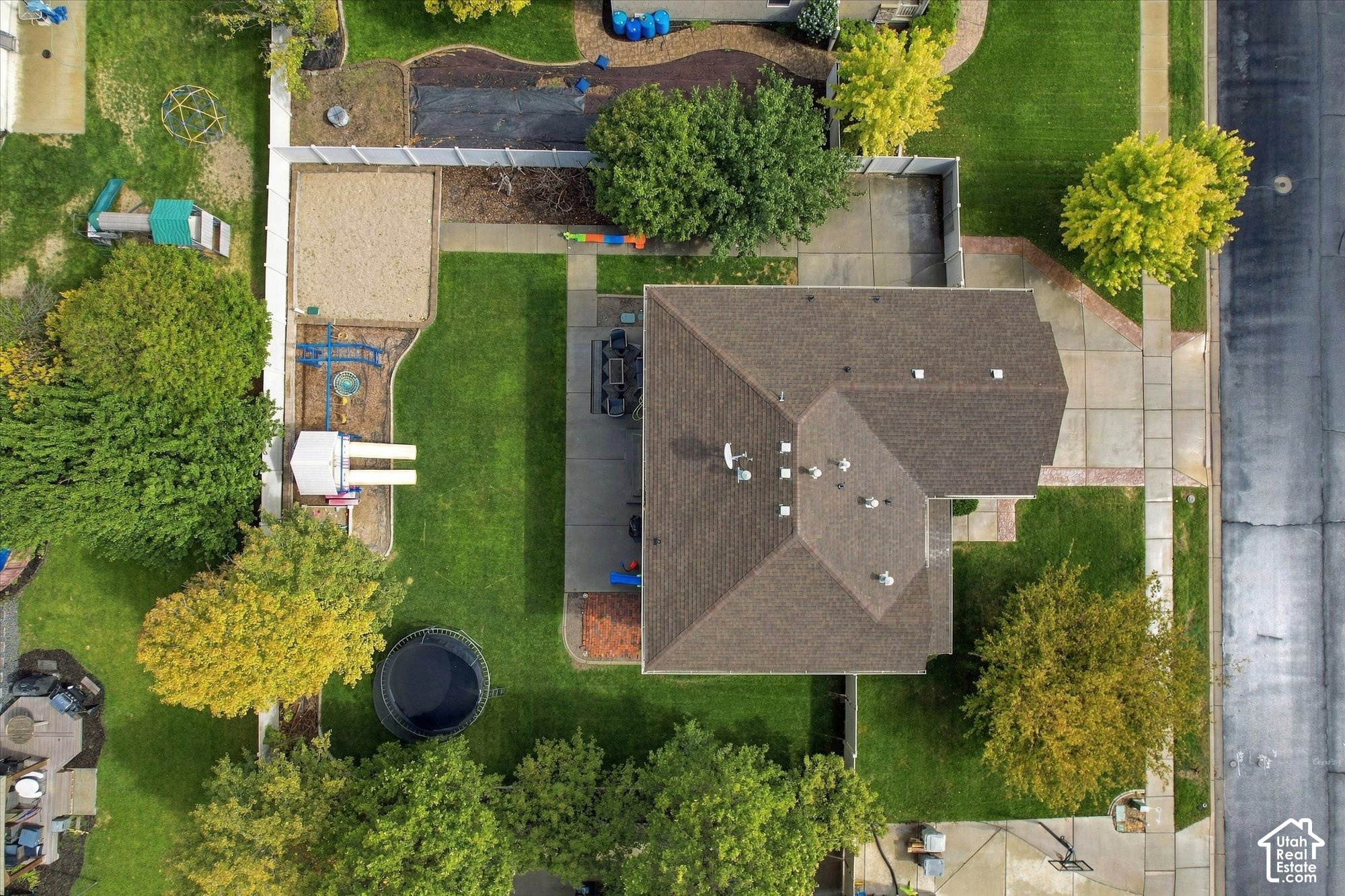 main property photo 25