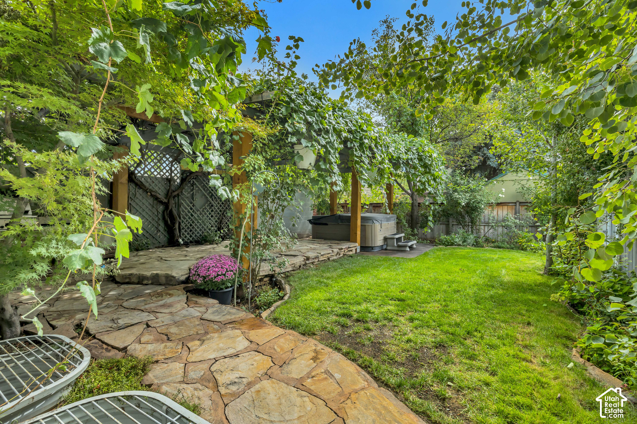 main property photo 26