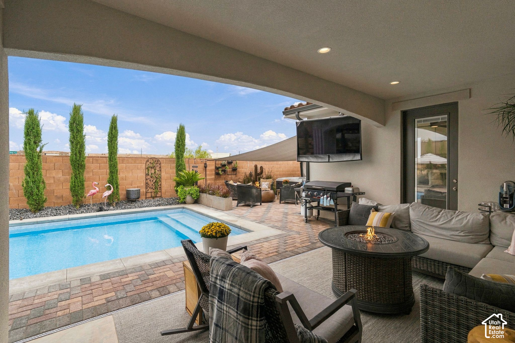 main property photo 37