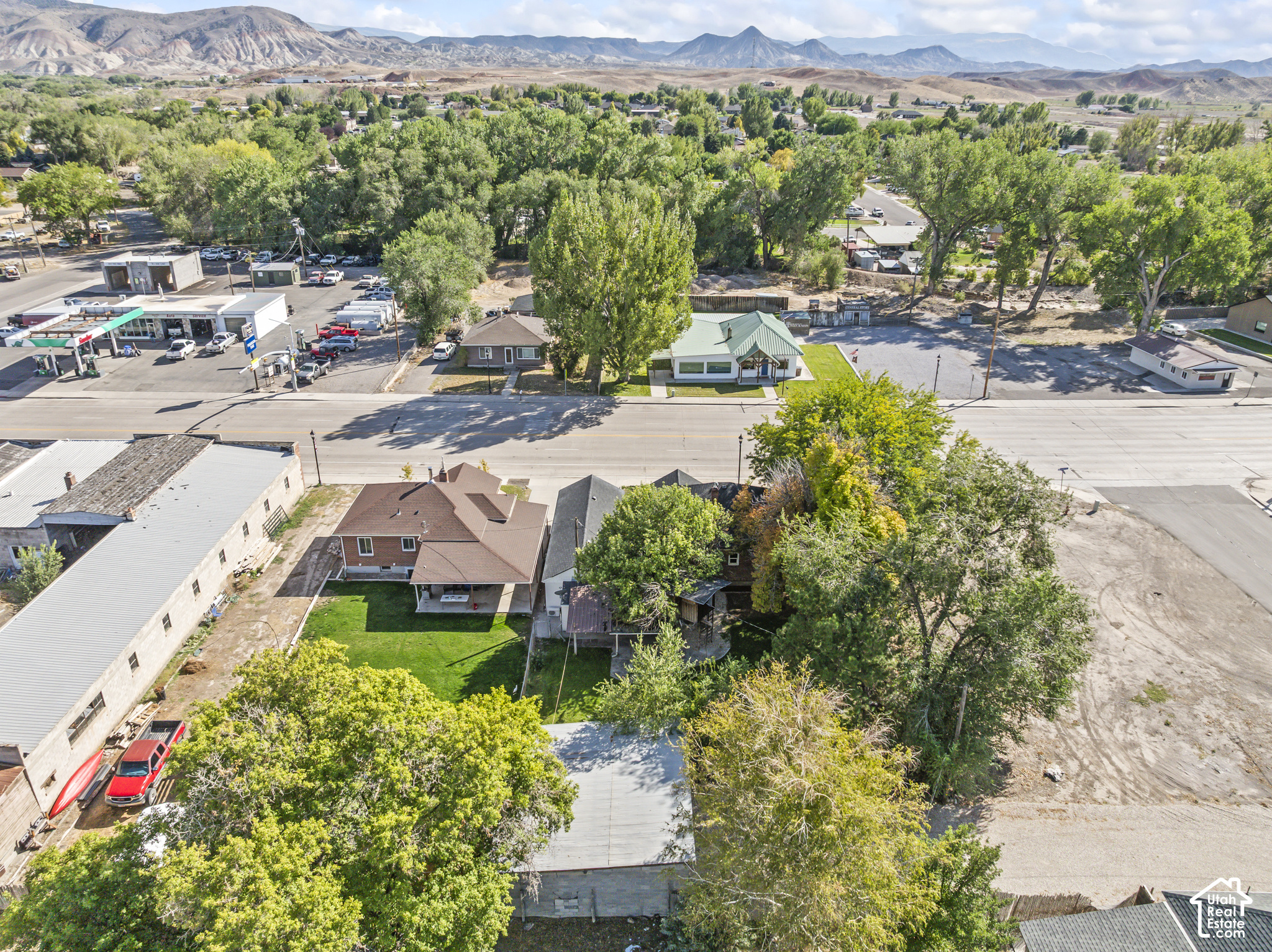 main property photo 37
