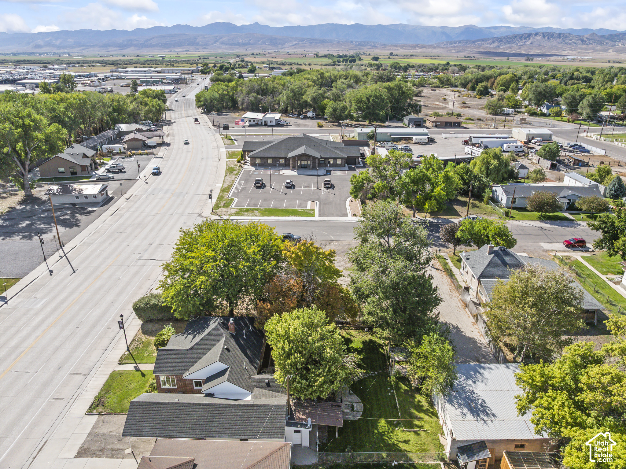main property photo 40