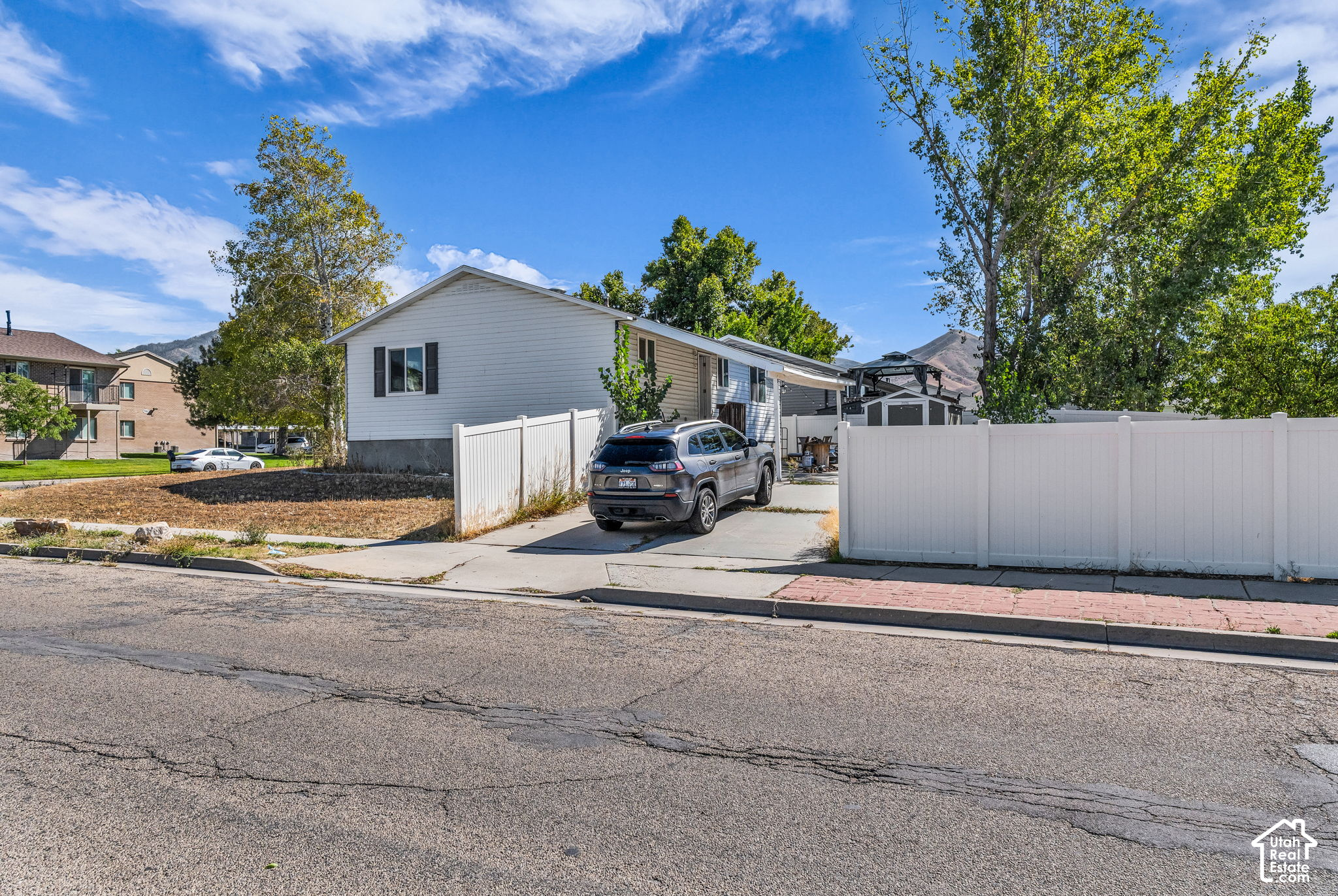 main property photo 22