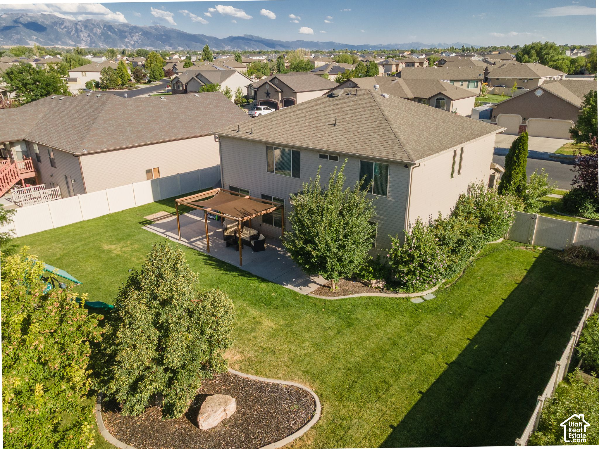 main property photo 30