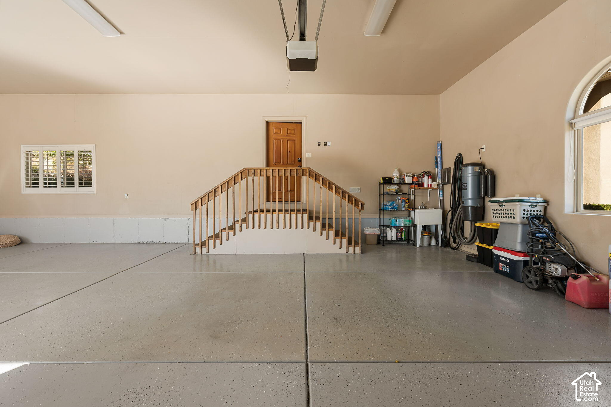 main property photo 123