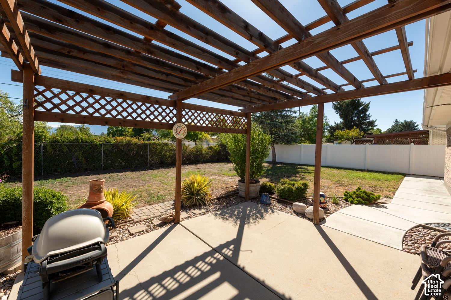 main property photo 18