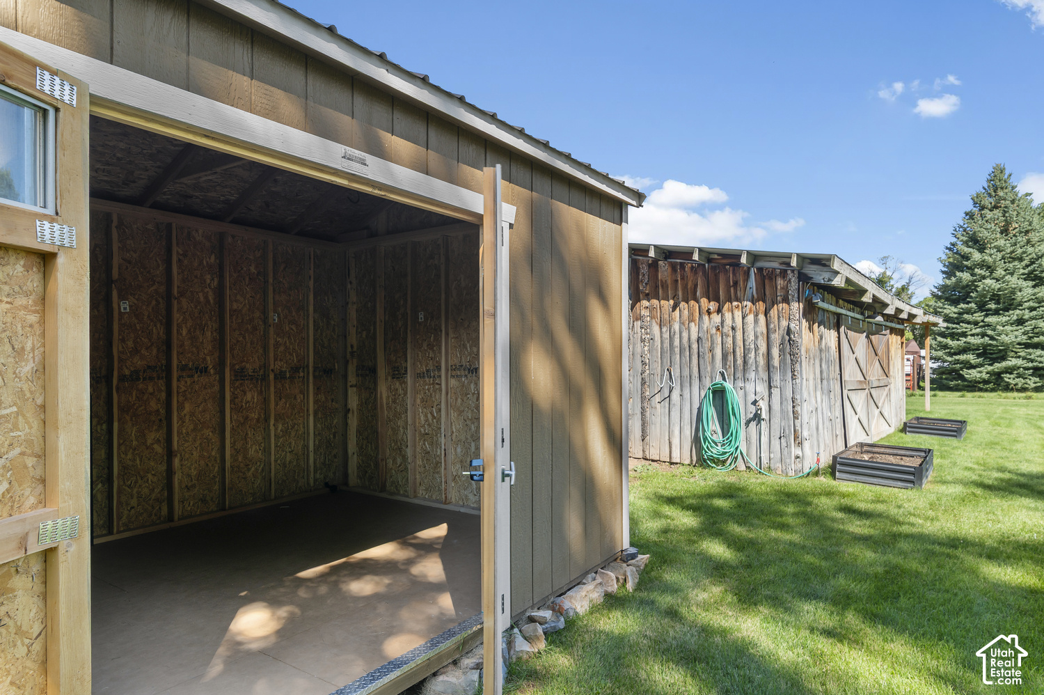 main property photo 32