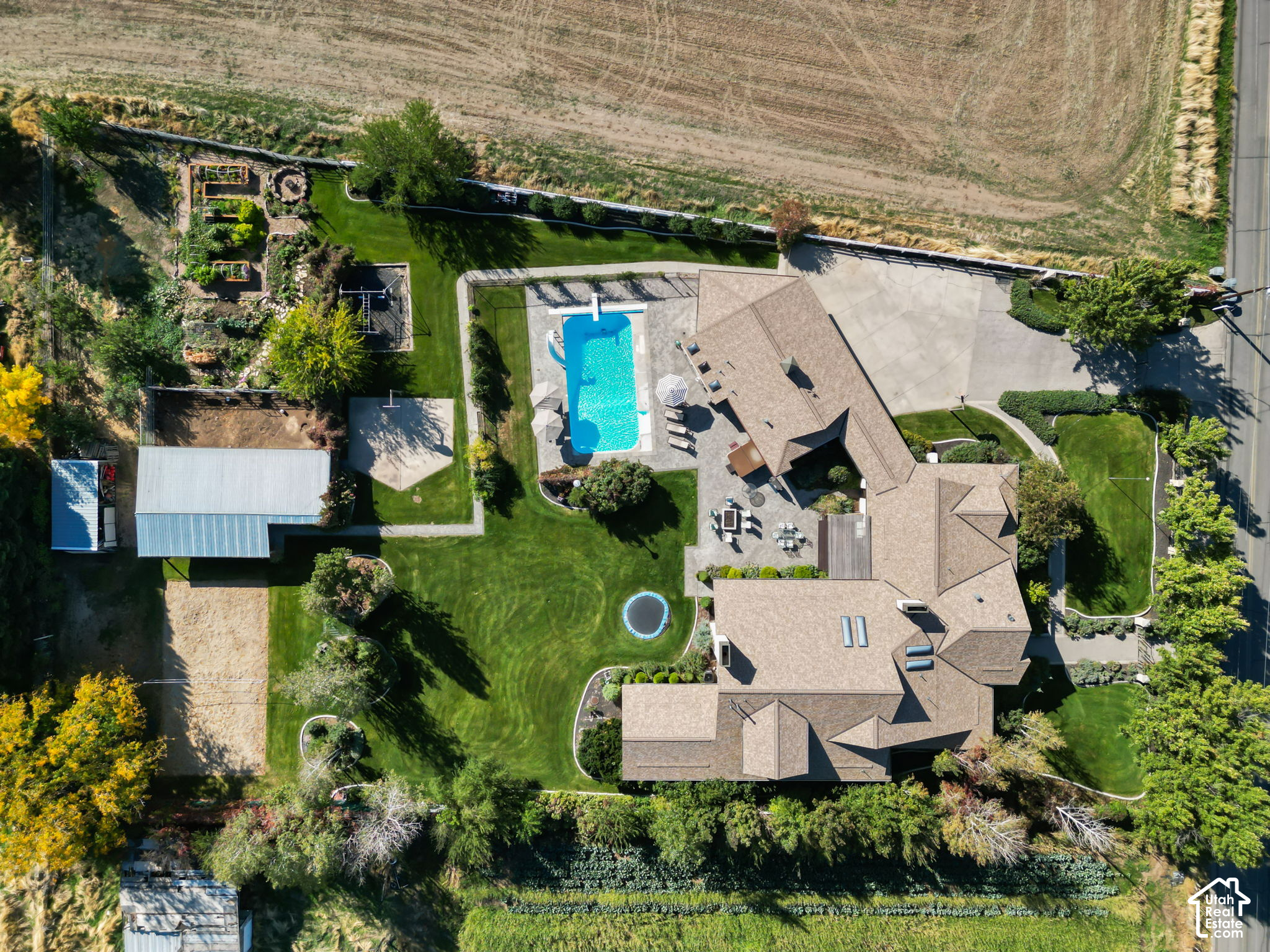 main property photo 3