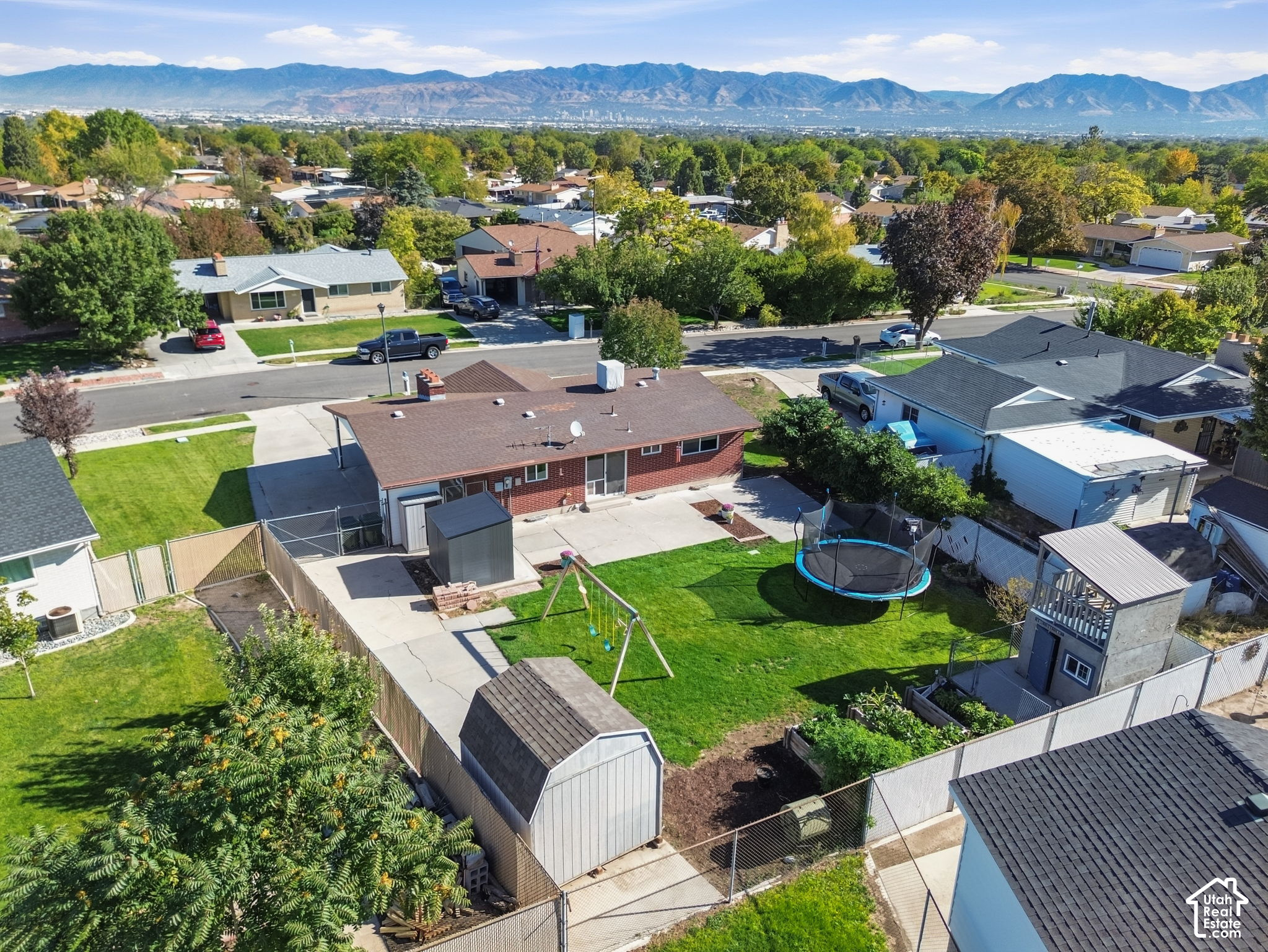 main property photo 30
