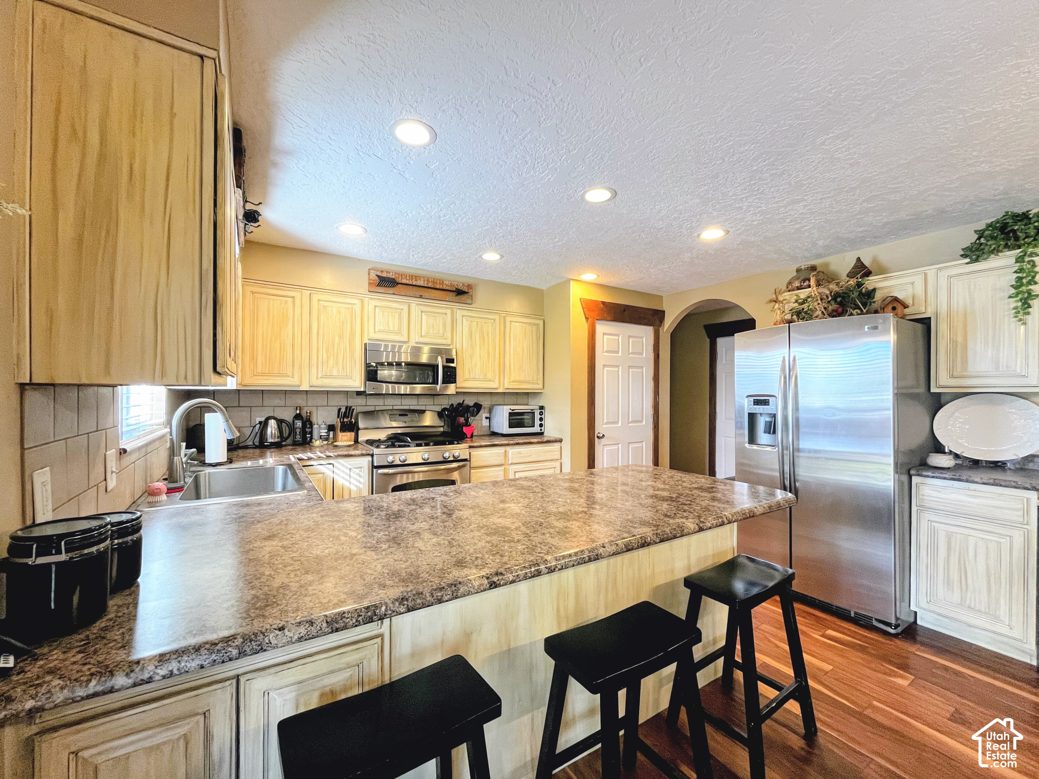 main property photo 12
