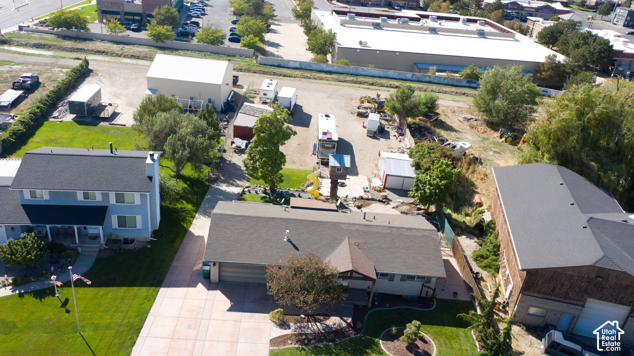 main property photo 32