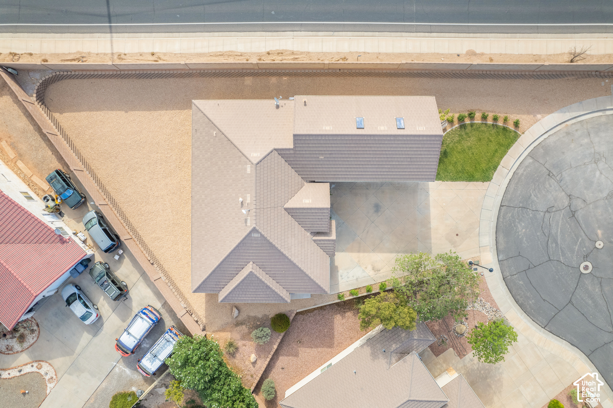 main property photo 30