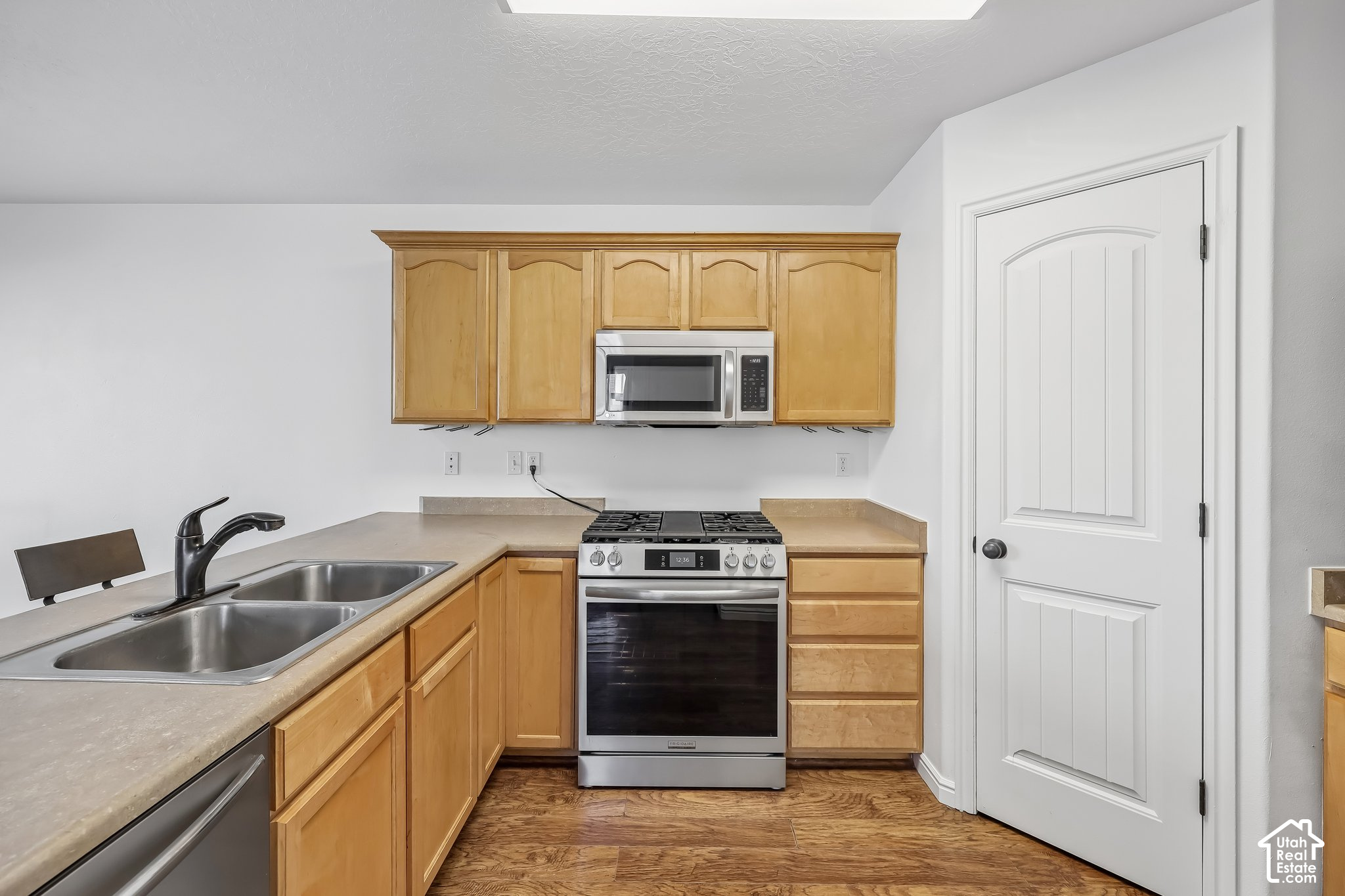 main property photo 13