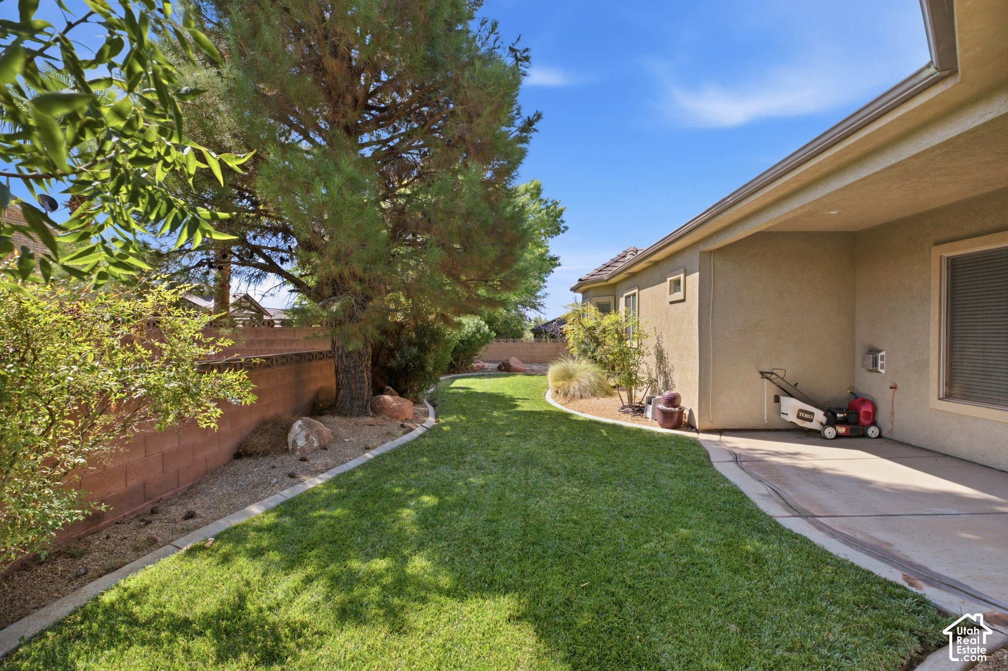 main property photo 28