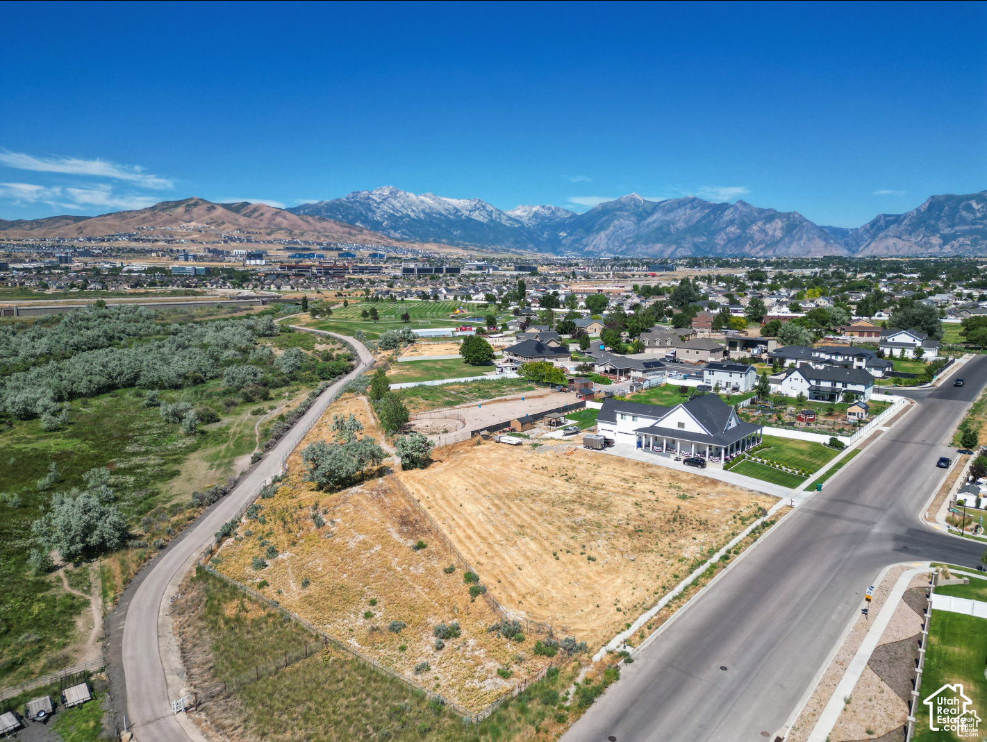 main property photo 6