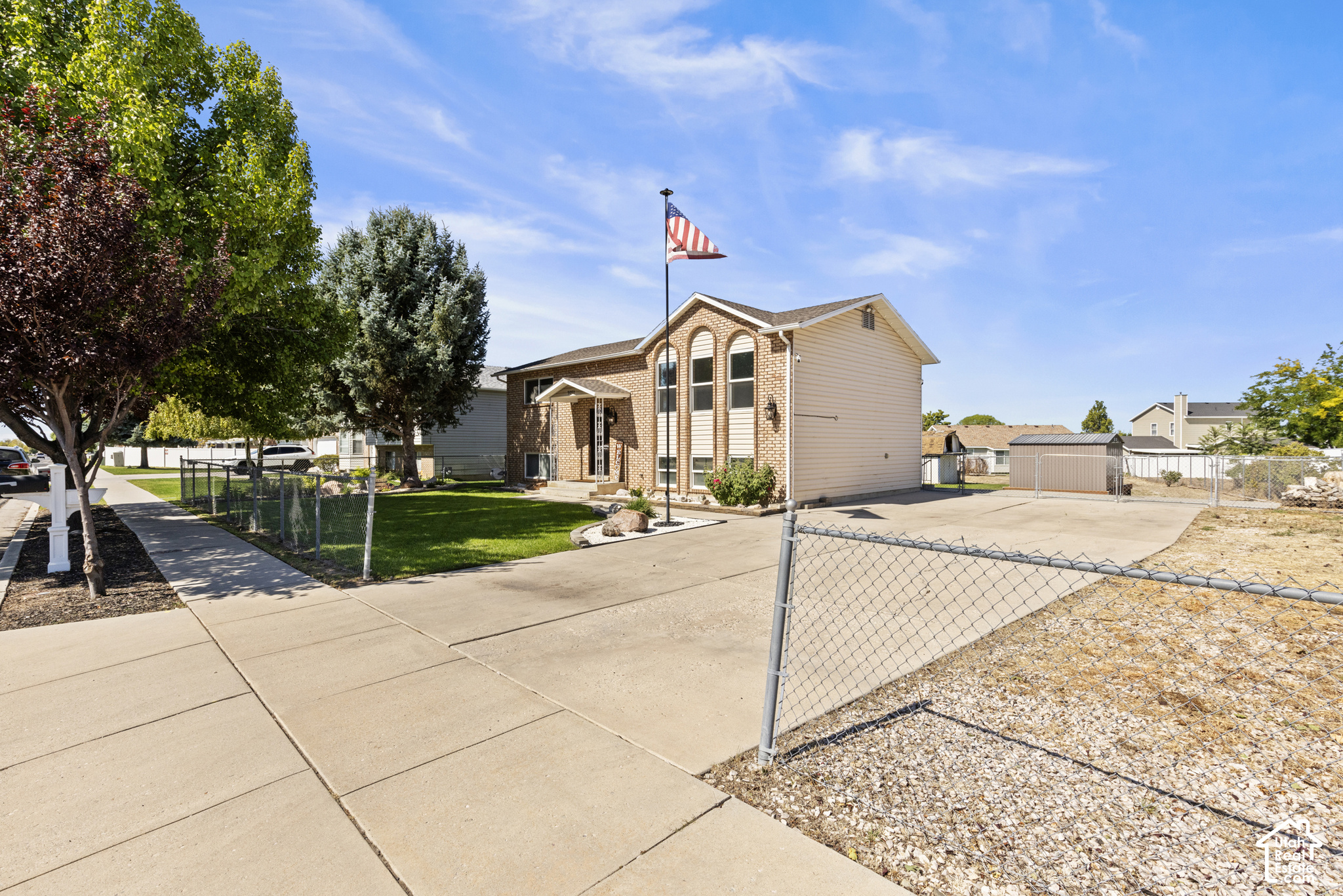 main property photo 3