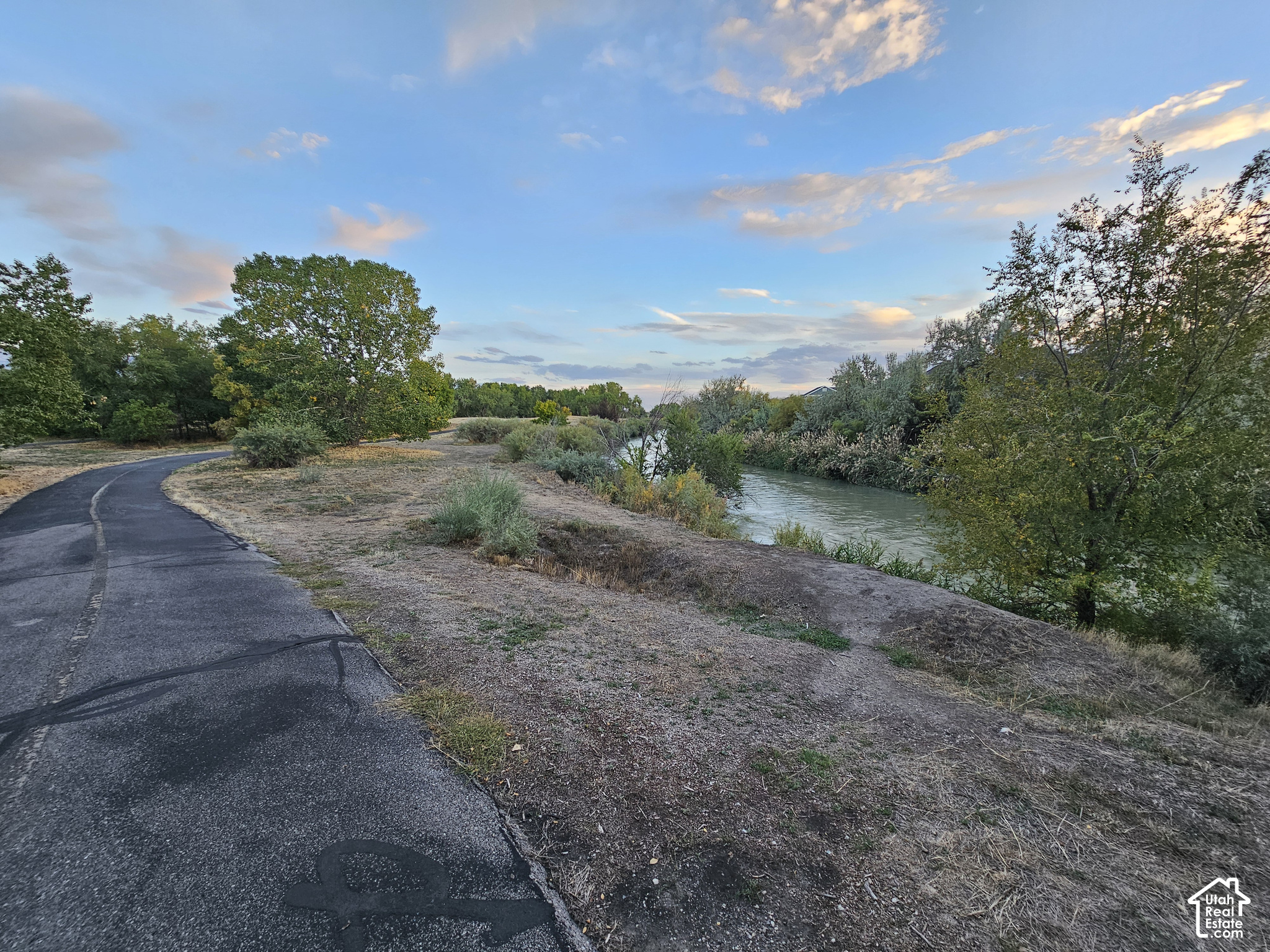 main property photo 40