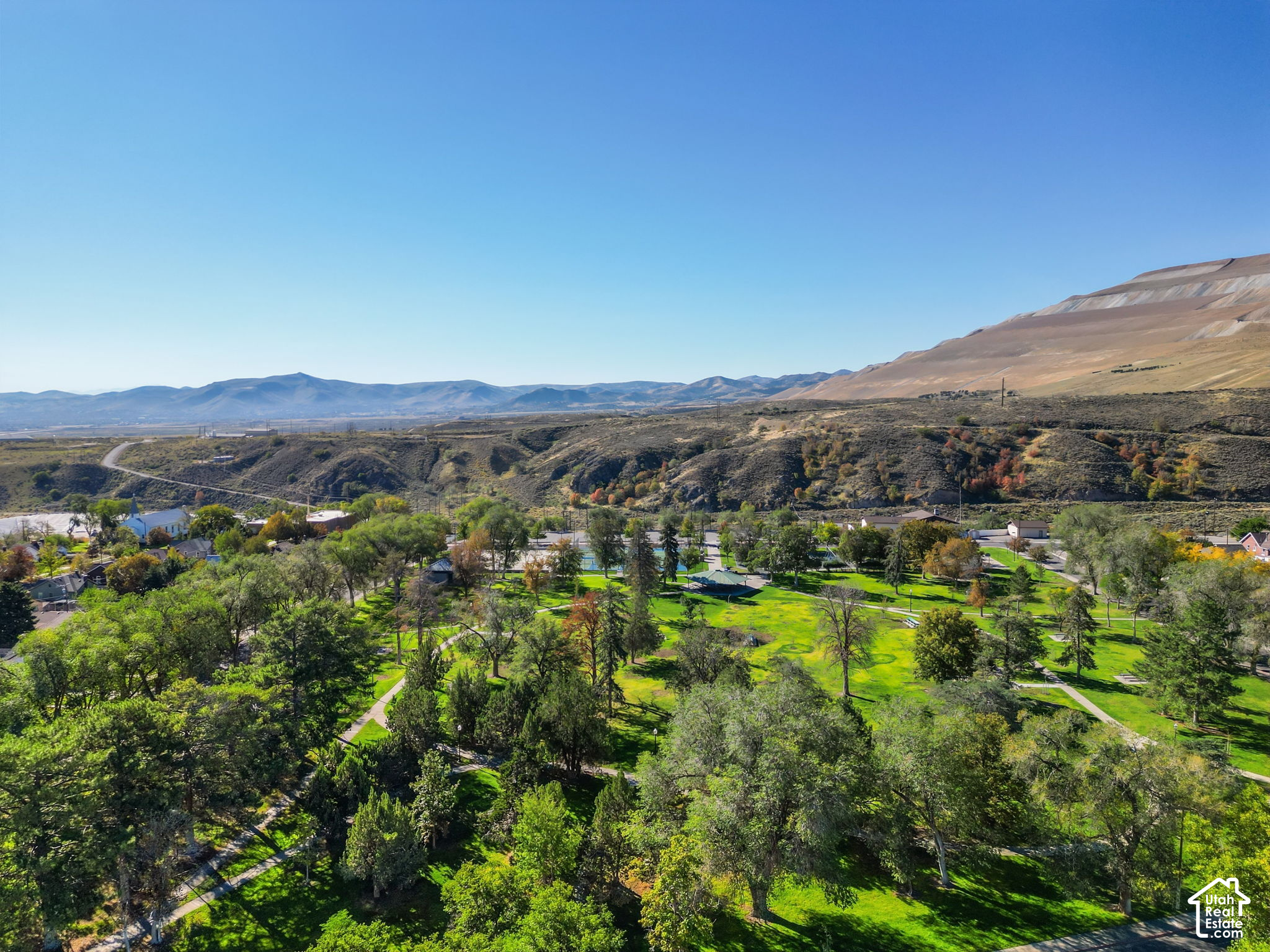 main property photo 32