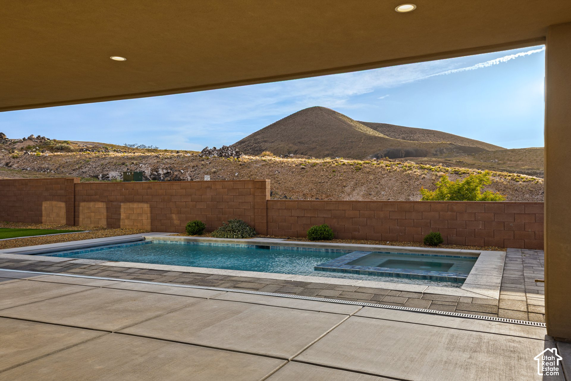 main property photo 40