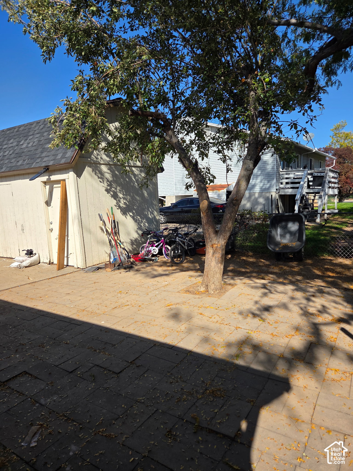 main property photo 16