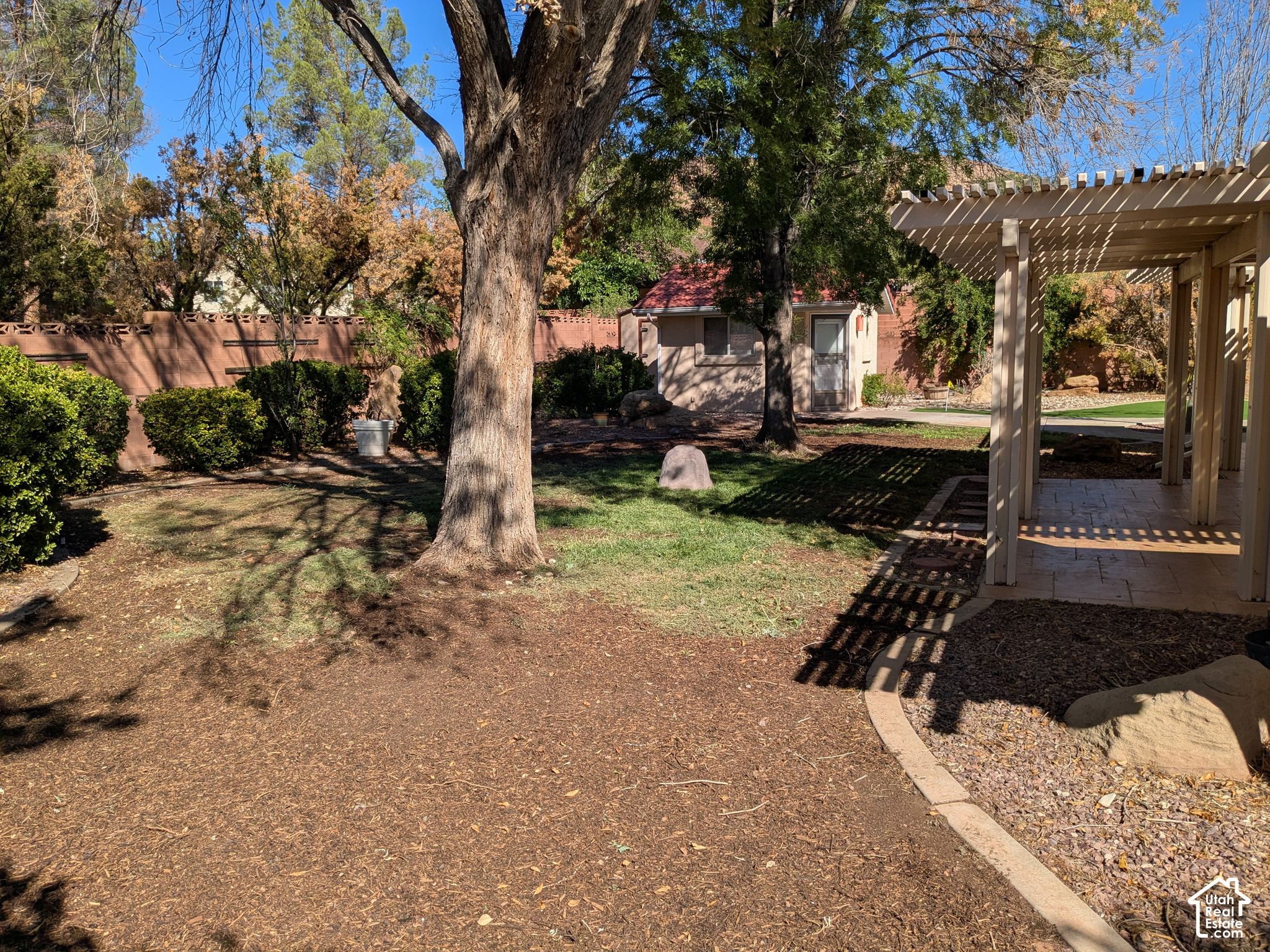 main property photo 28
