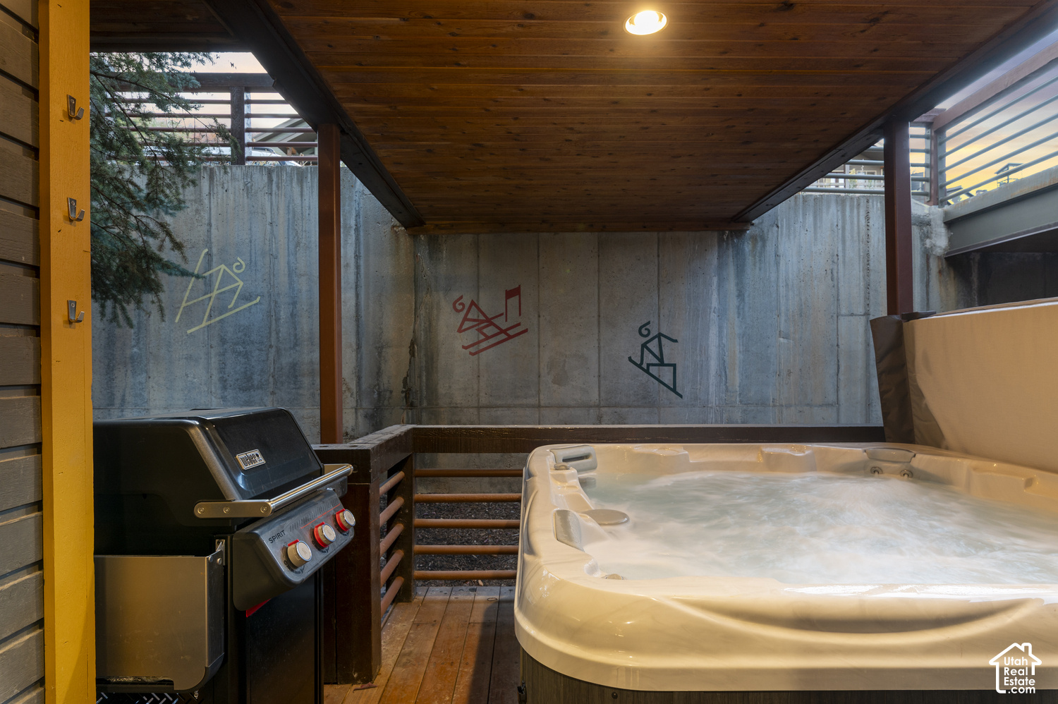 main property photo 30