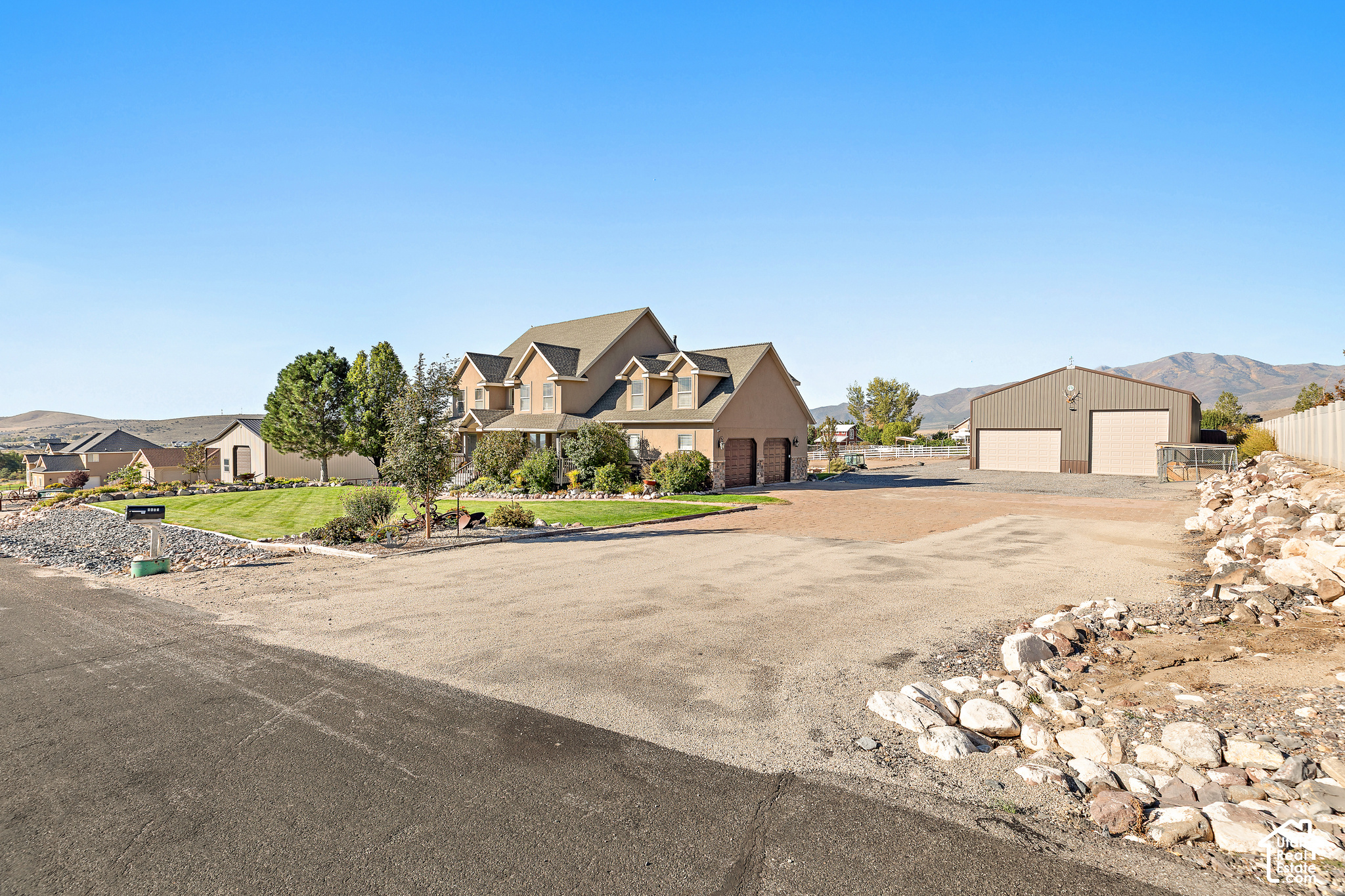 main property photo 4