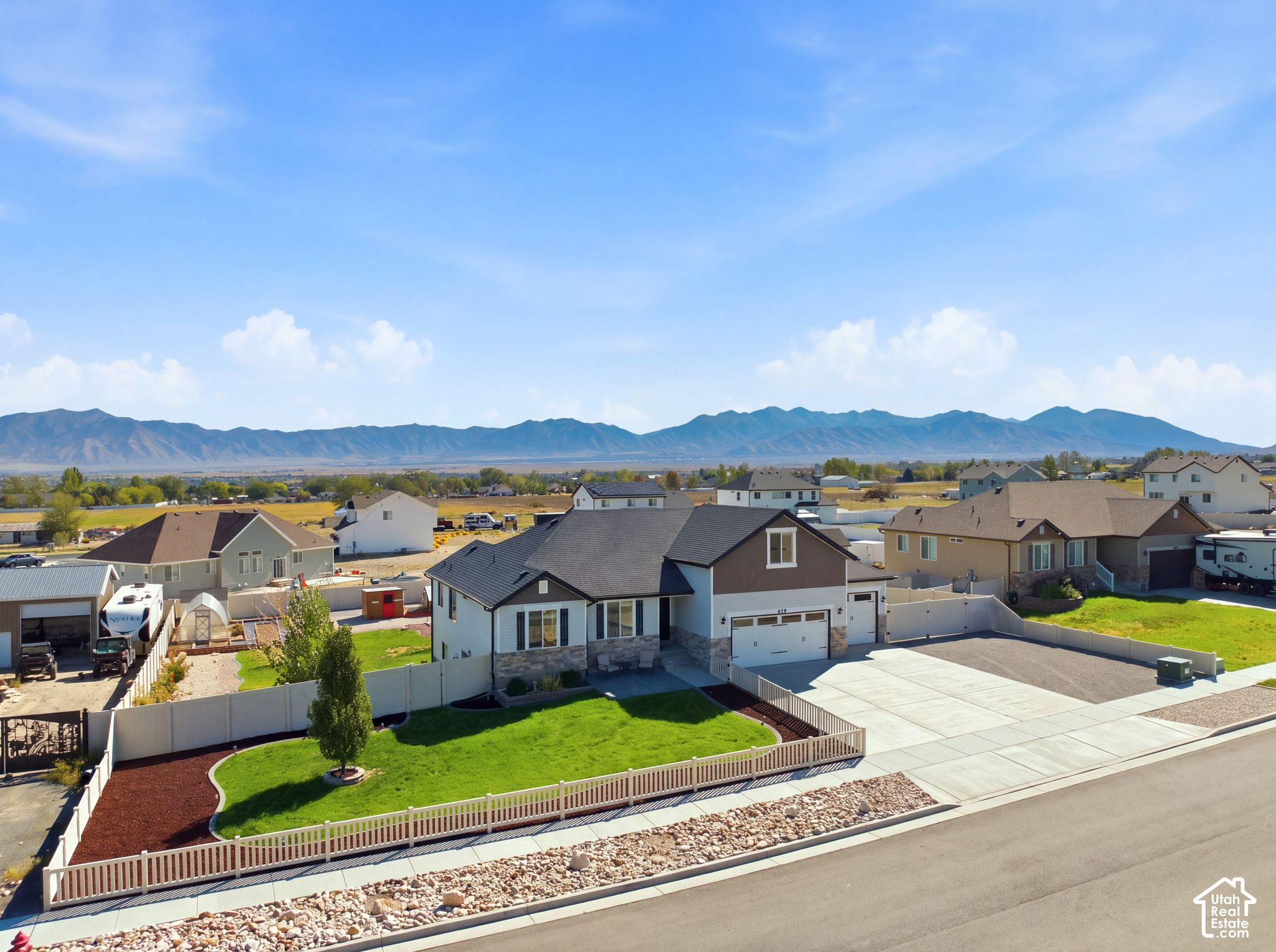 main property photo 33