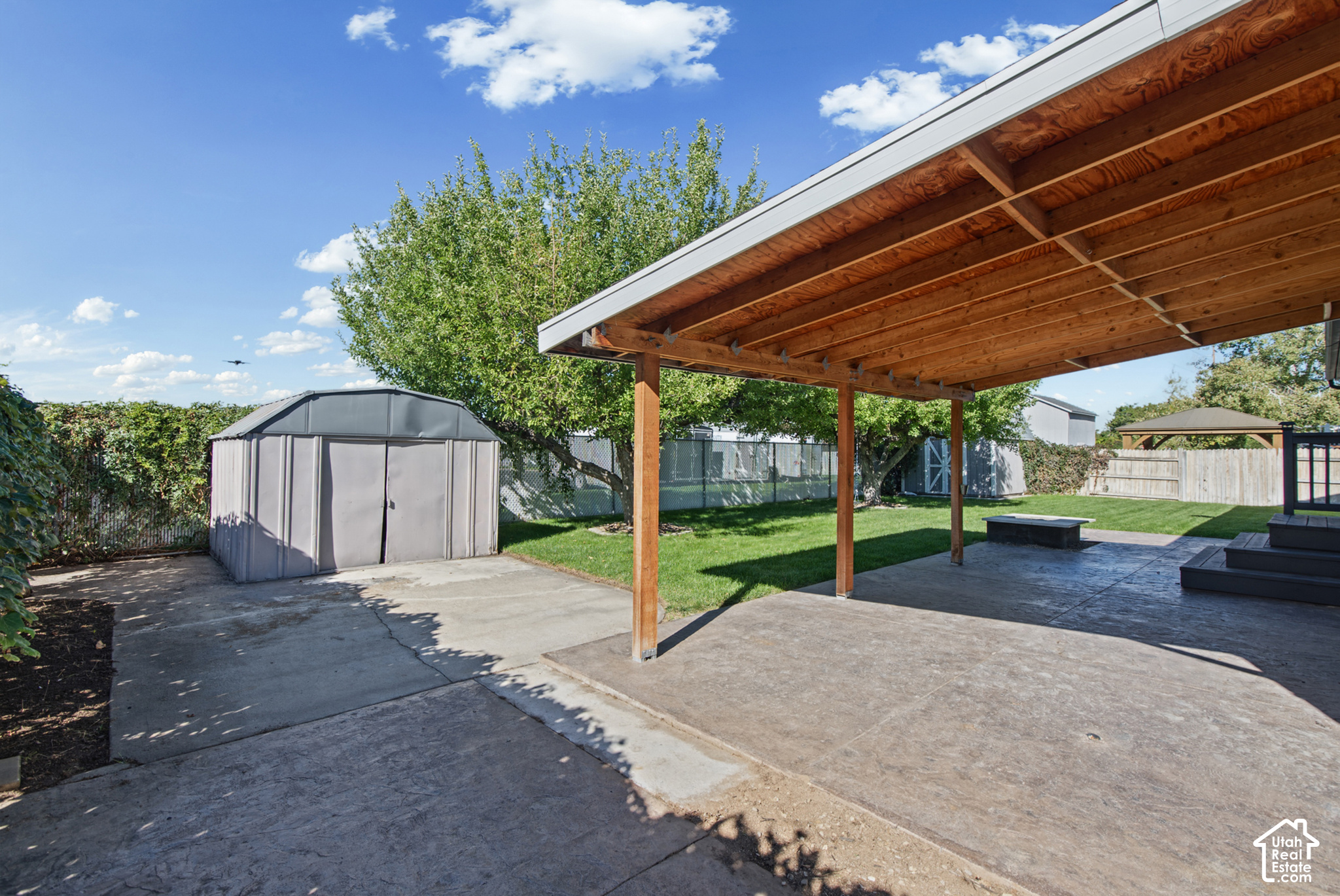main property photo 32