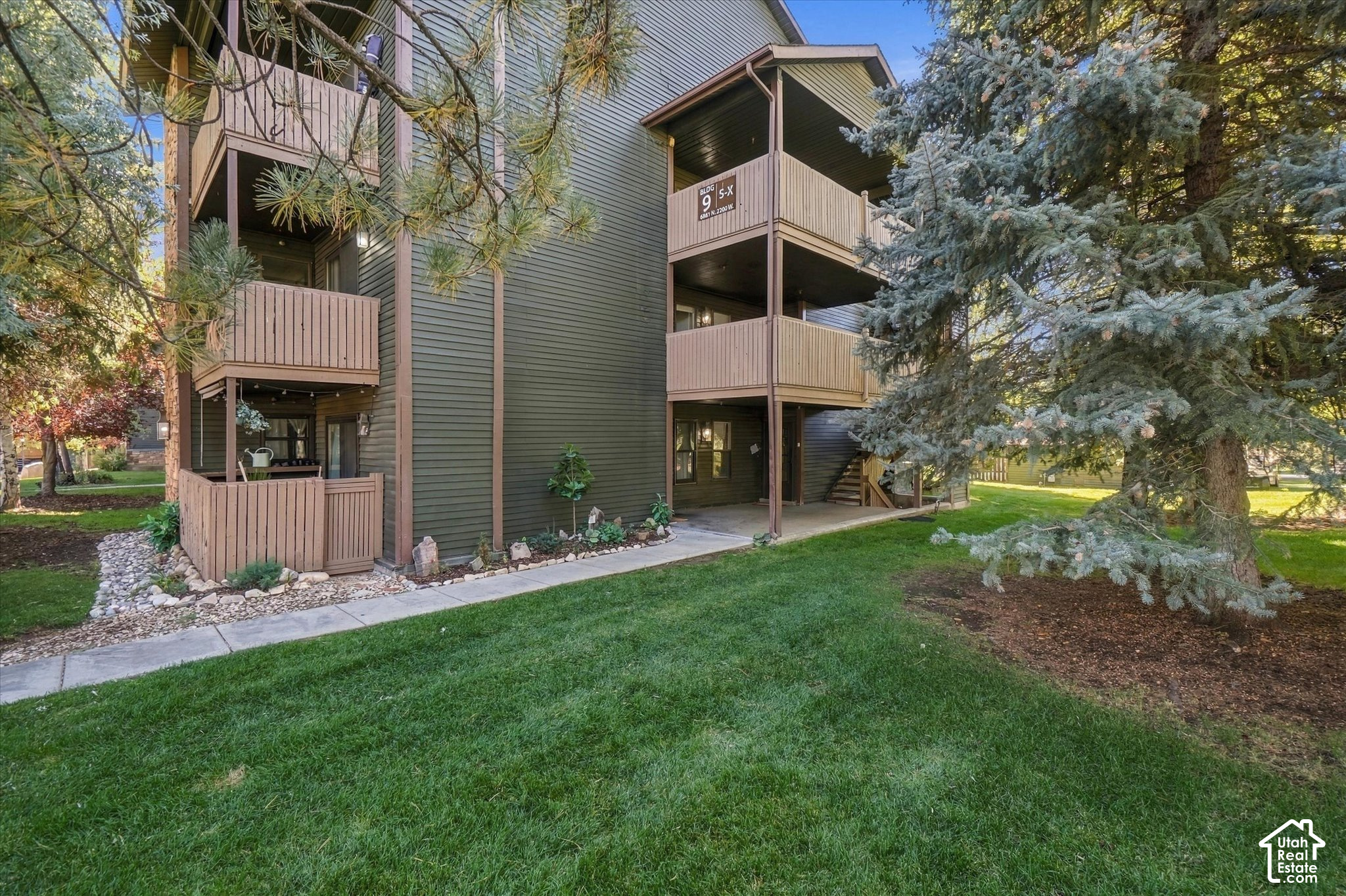 main property photo 13
