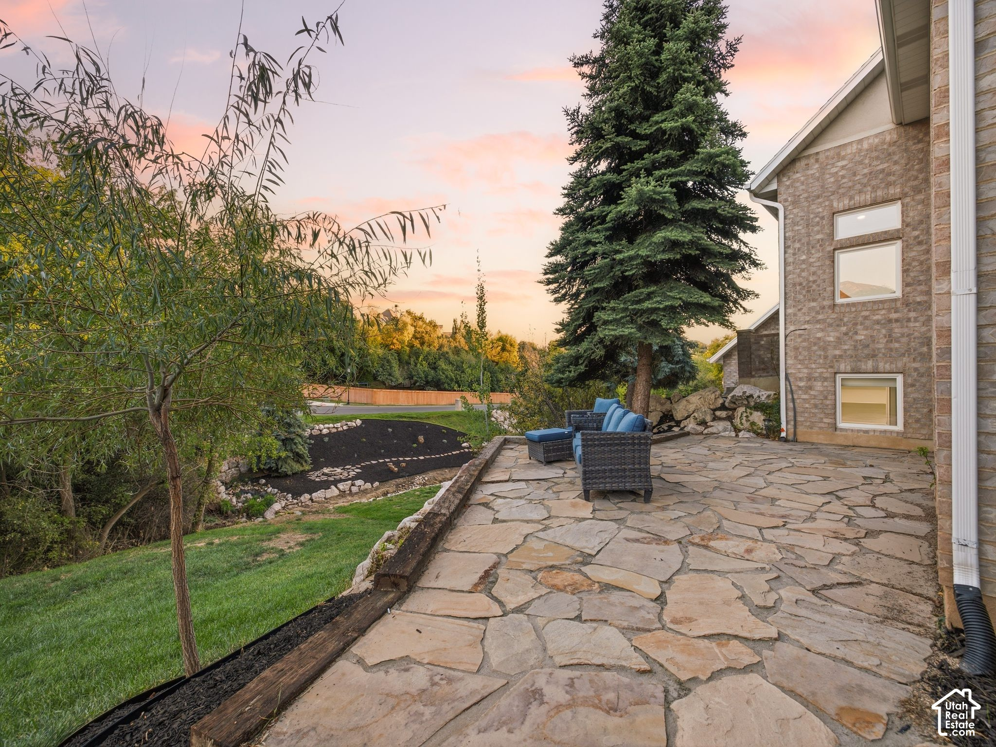 main property photo 9