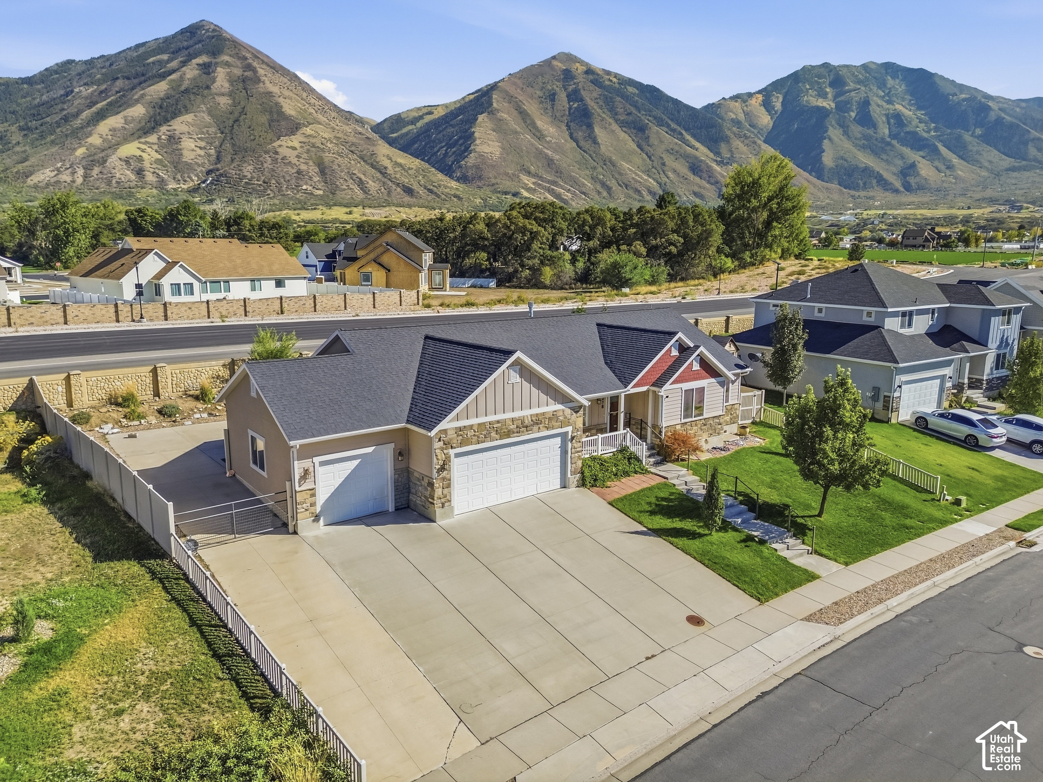 main property photo 35