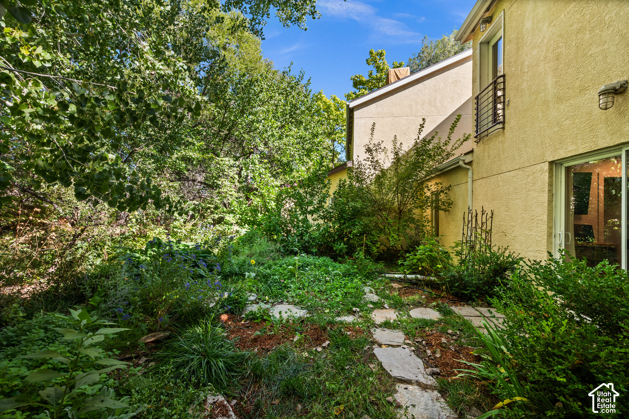 main property photo 25
