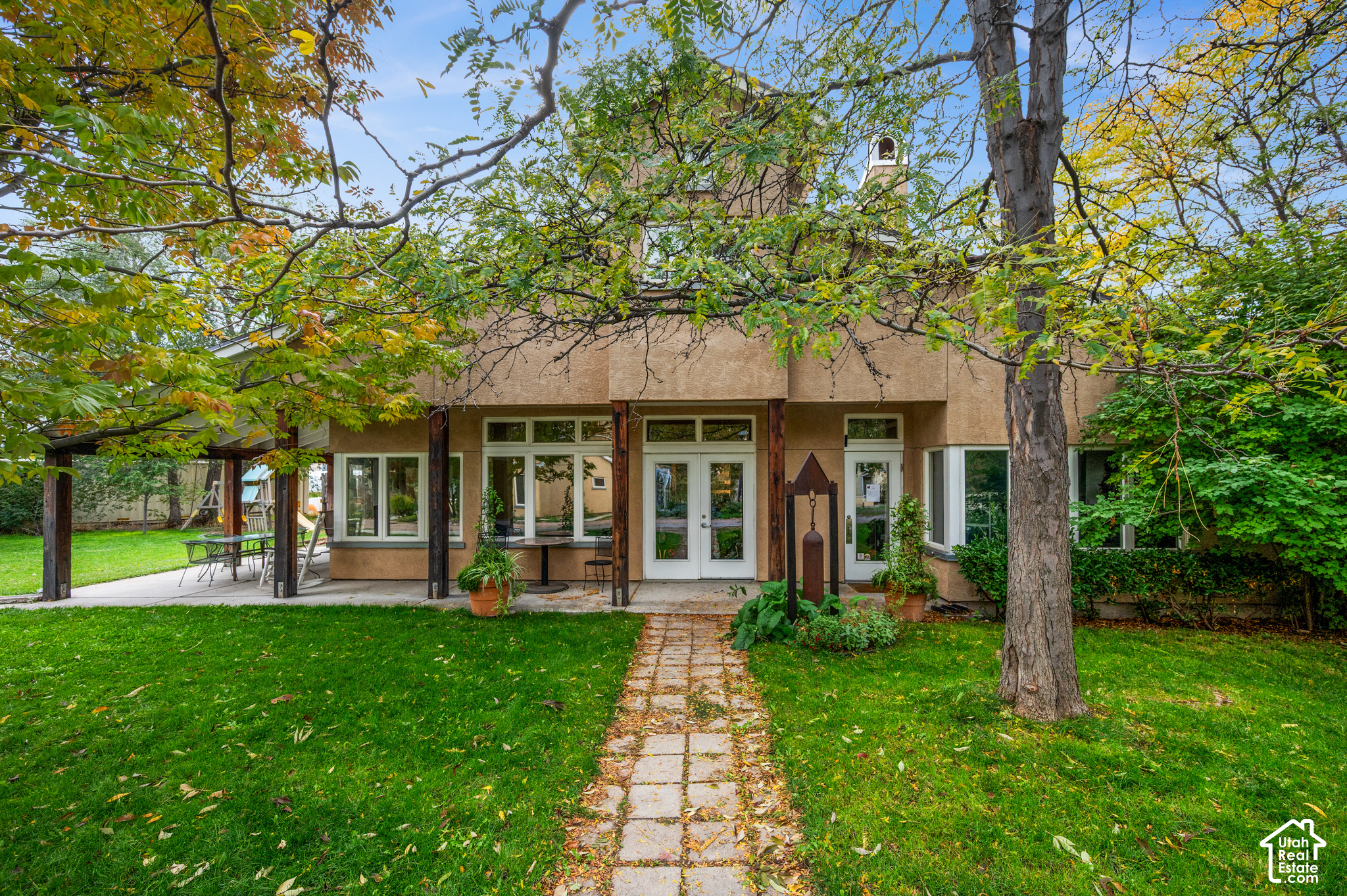 main property photo 28
