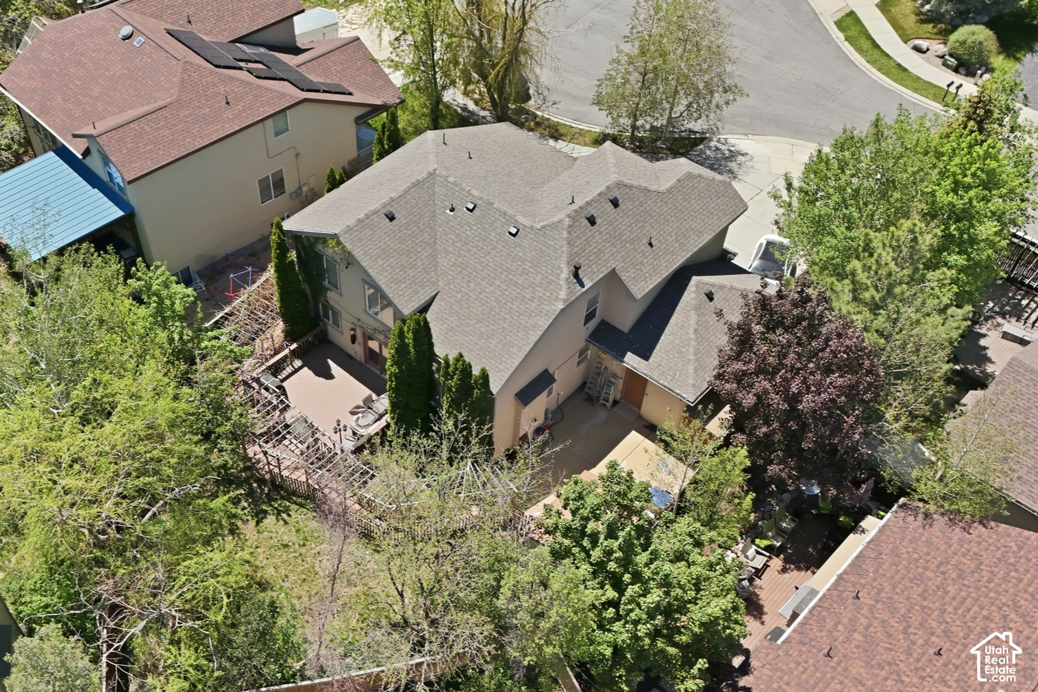 main property photo 32