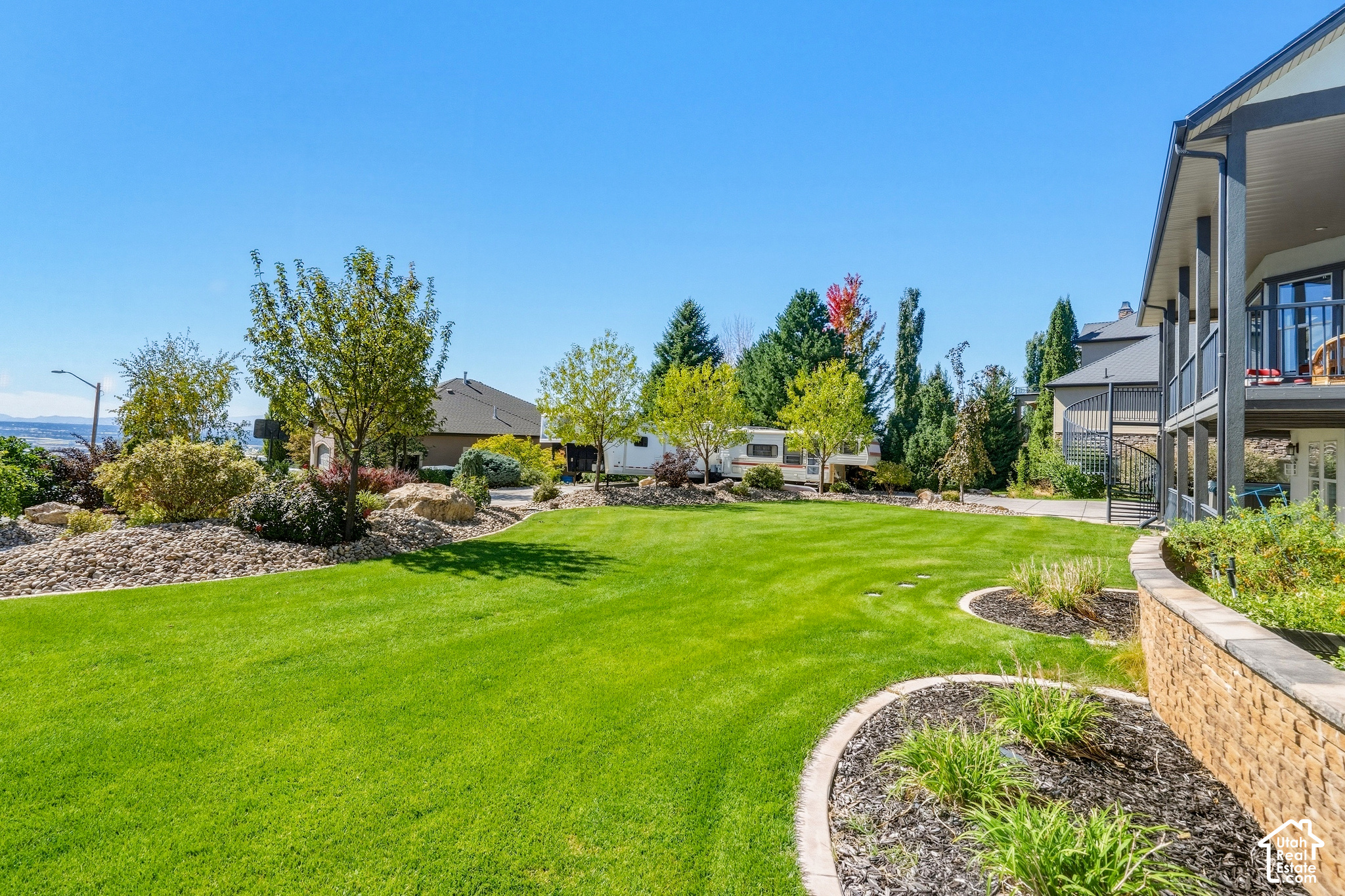 main property photo 32