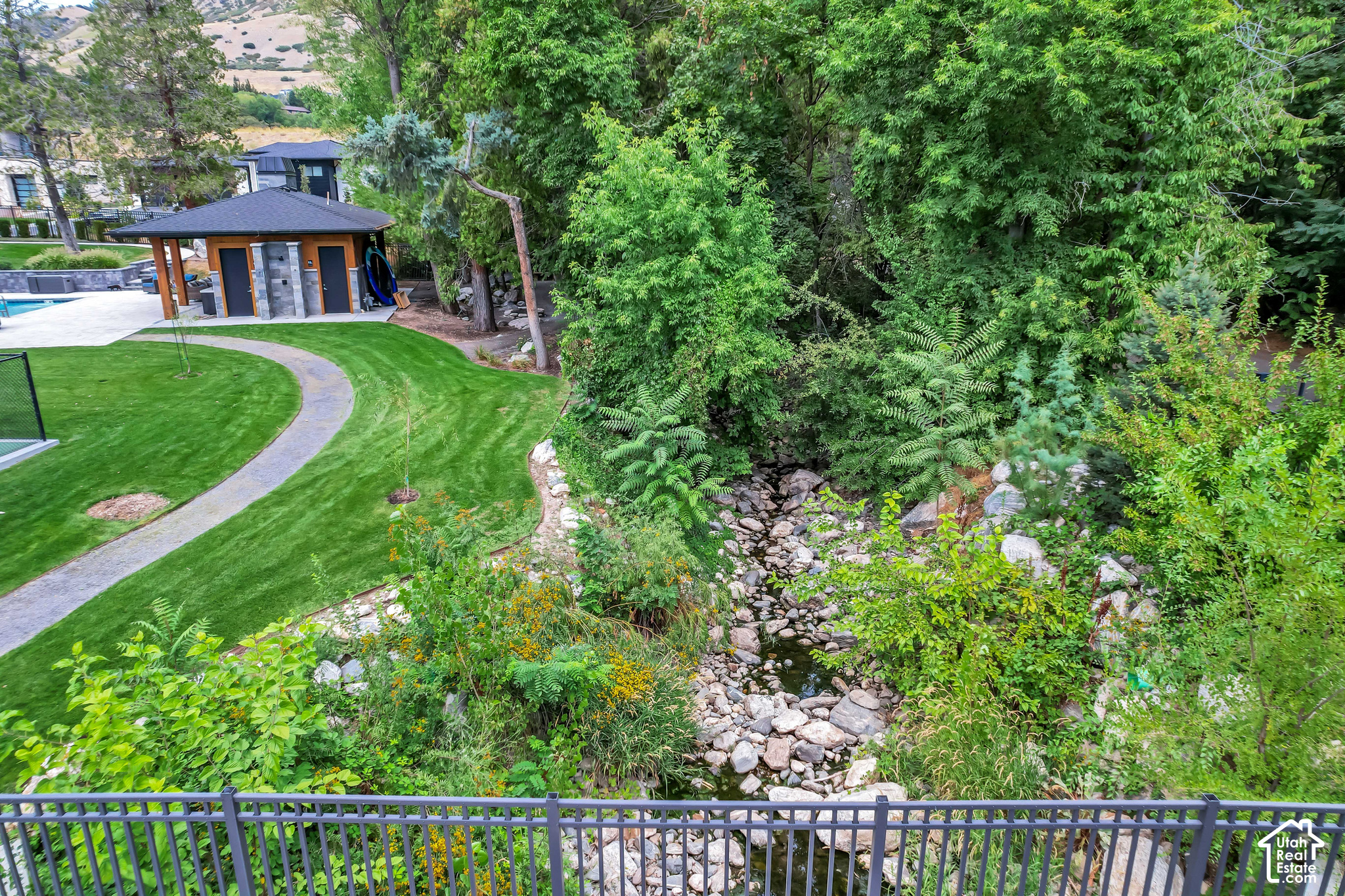 main property photo 12
