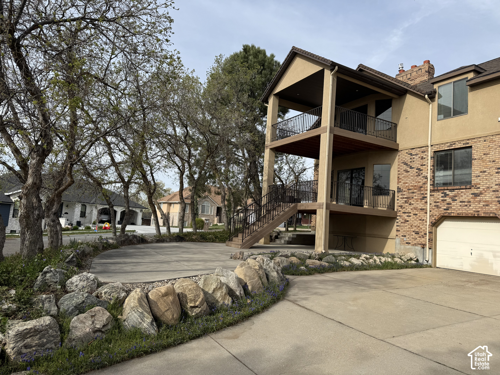 main property photo 13