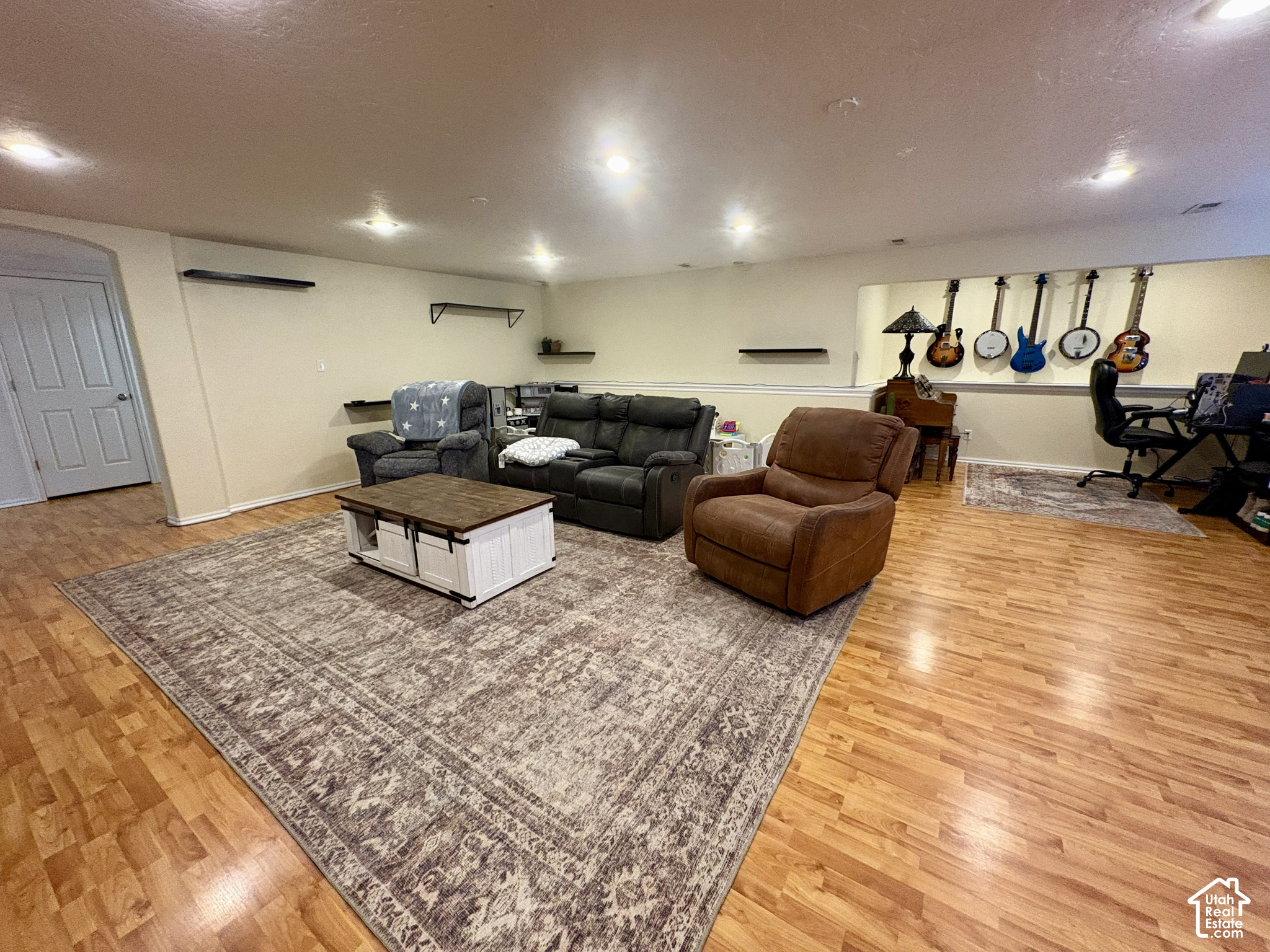main property photo 17