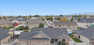image of property with 6 Bed | 3 Bath | 3,076 Sqft