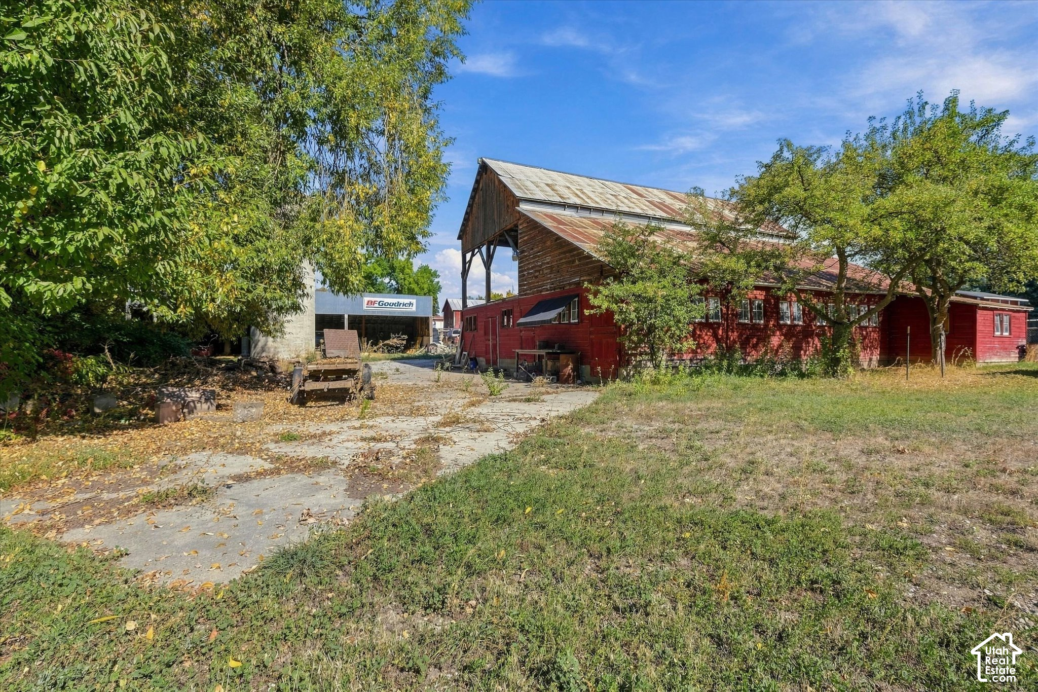main property photo 23