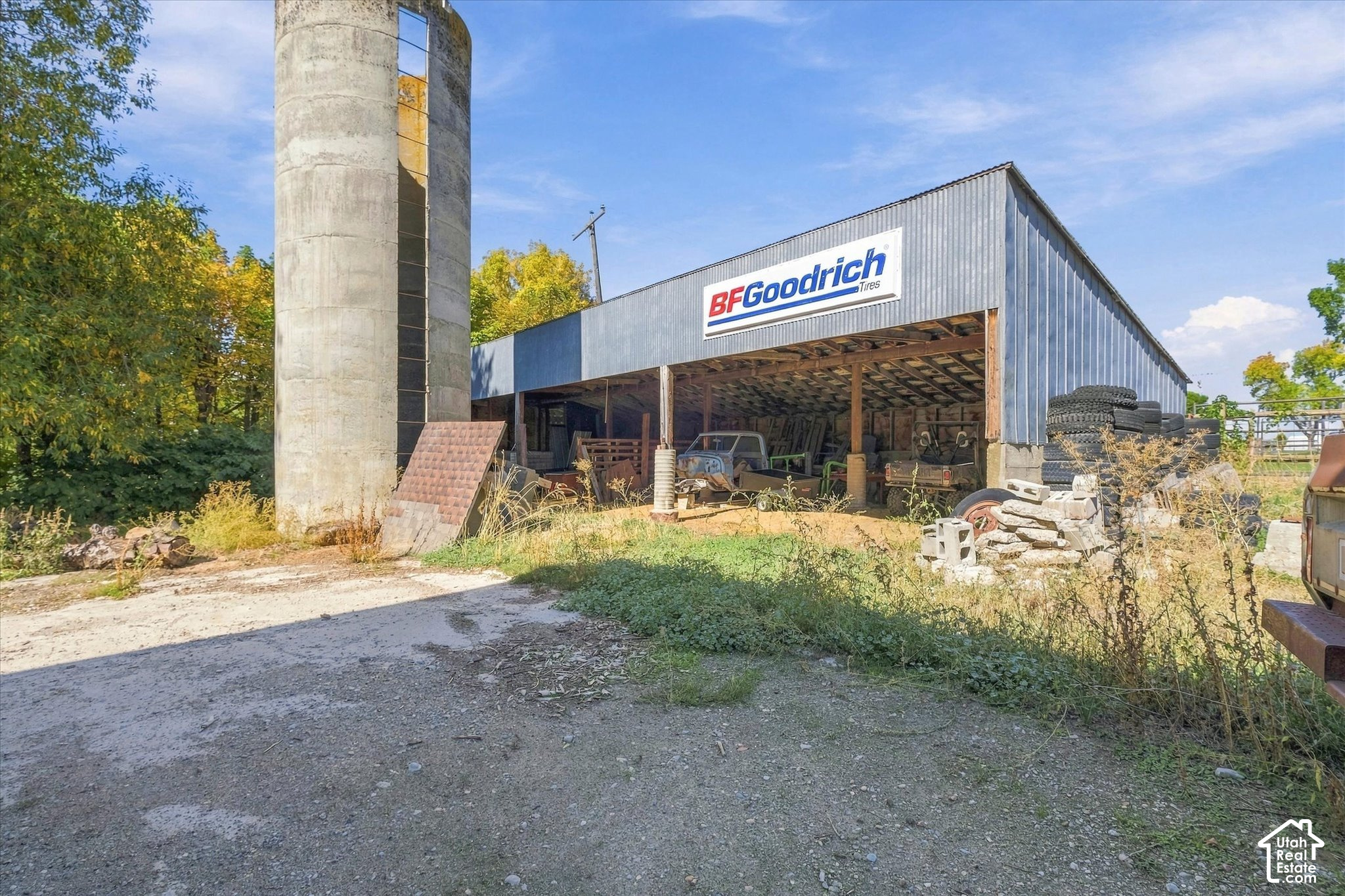 main property photo 25